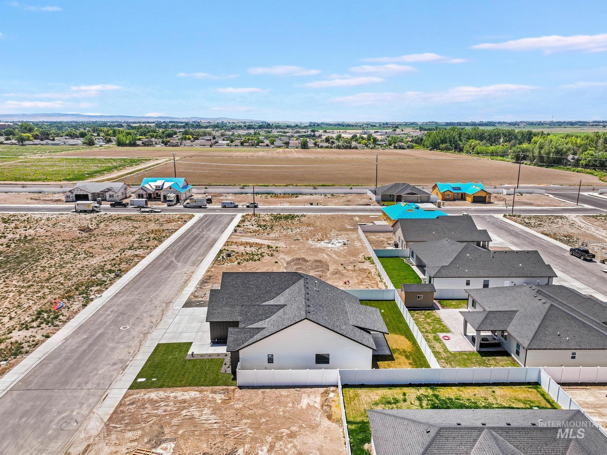979 Siphon St, Twin Falls, Idaho 83301-7778, 4 Bedrooms, 2.5 Bathrooms, Residential For Sale, Price $579,999,MLS 98992947