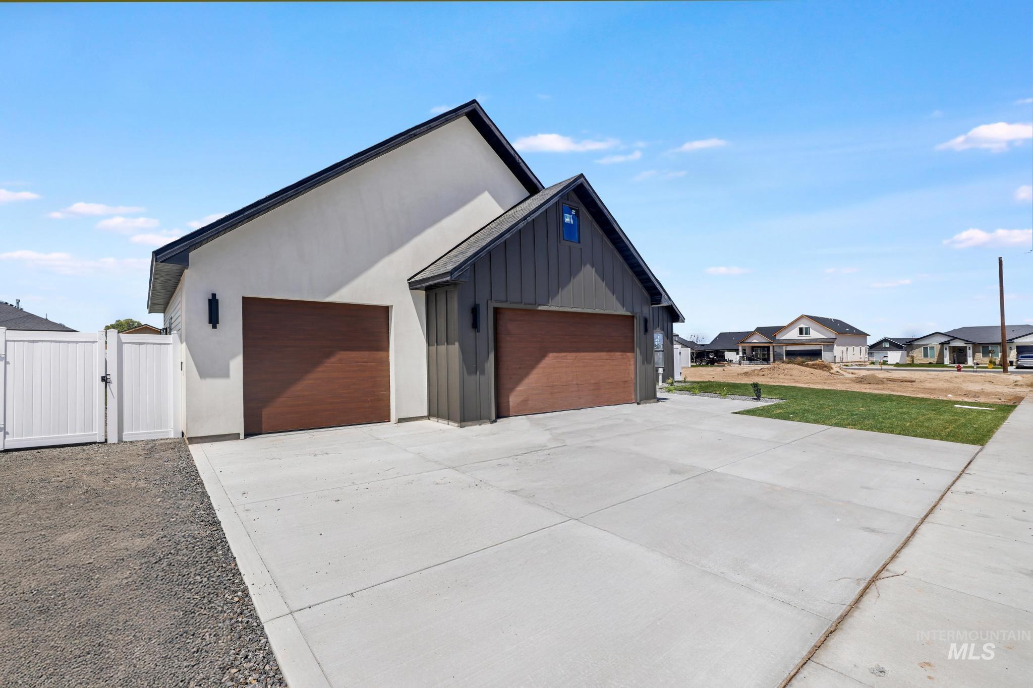 979 Siphon St, Twin Falls, Idaho 83301-7778, 4 Bedrooms, 2.5 Bathrooms, Residential For Sale, Price $579,999,MLS 98992947