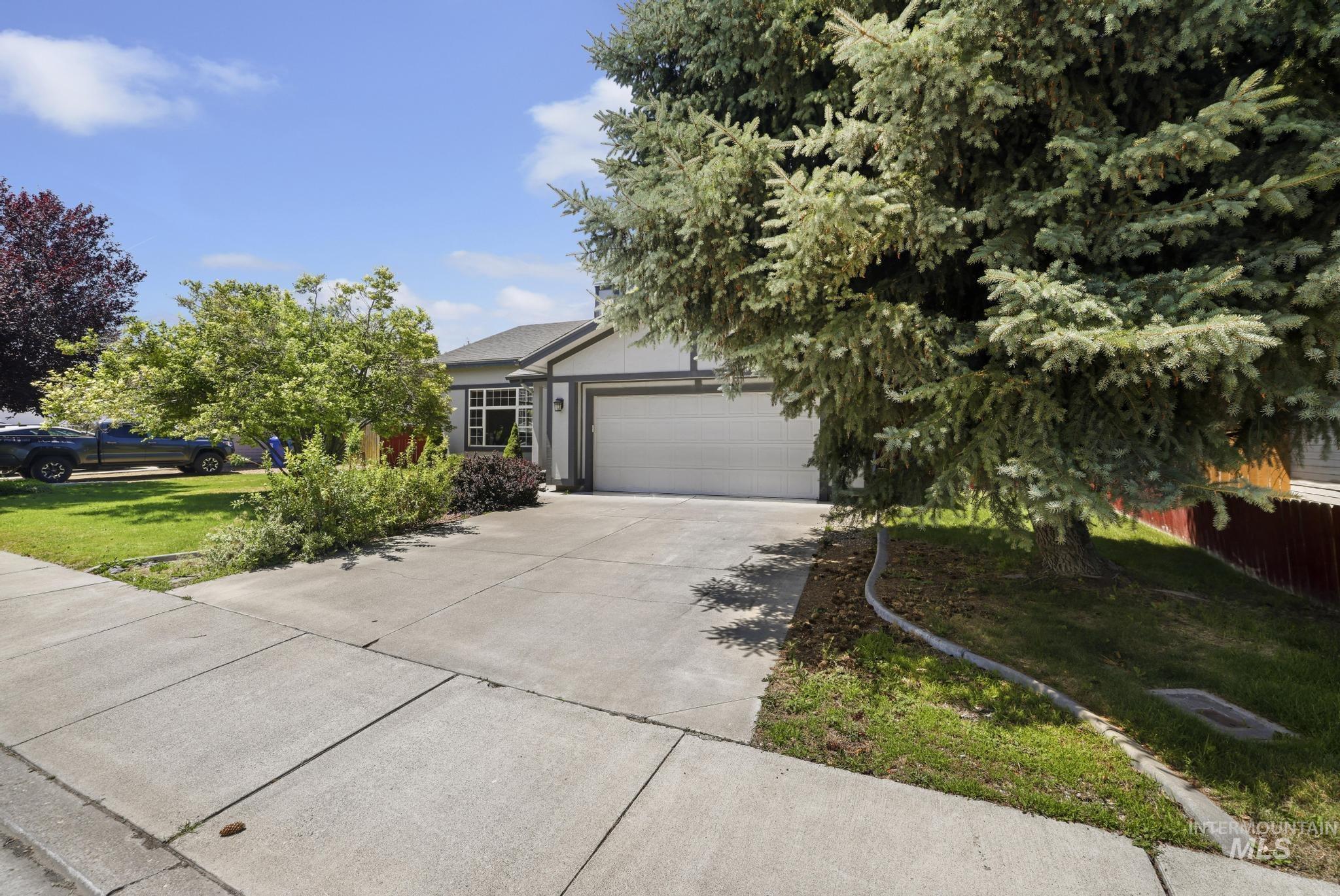 1003 Cypress Way, Twin Falls, Idaho 83301, 3 Bedrooms, 2 Bathrooms, Residential For Sale, Price $359,000,MLS 98992953