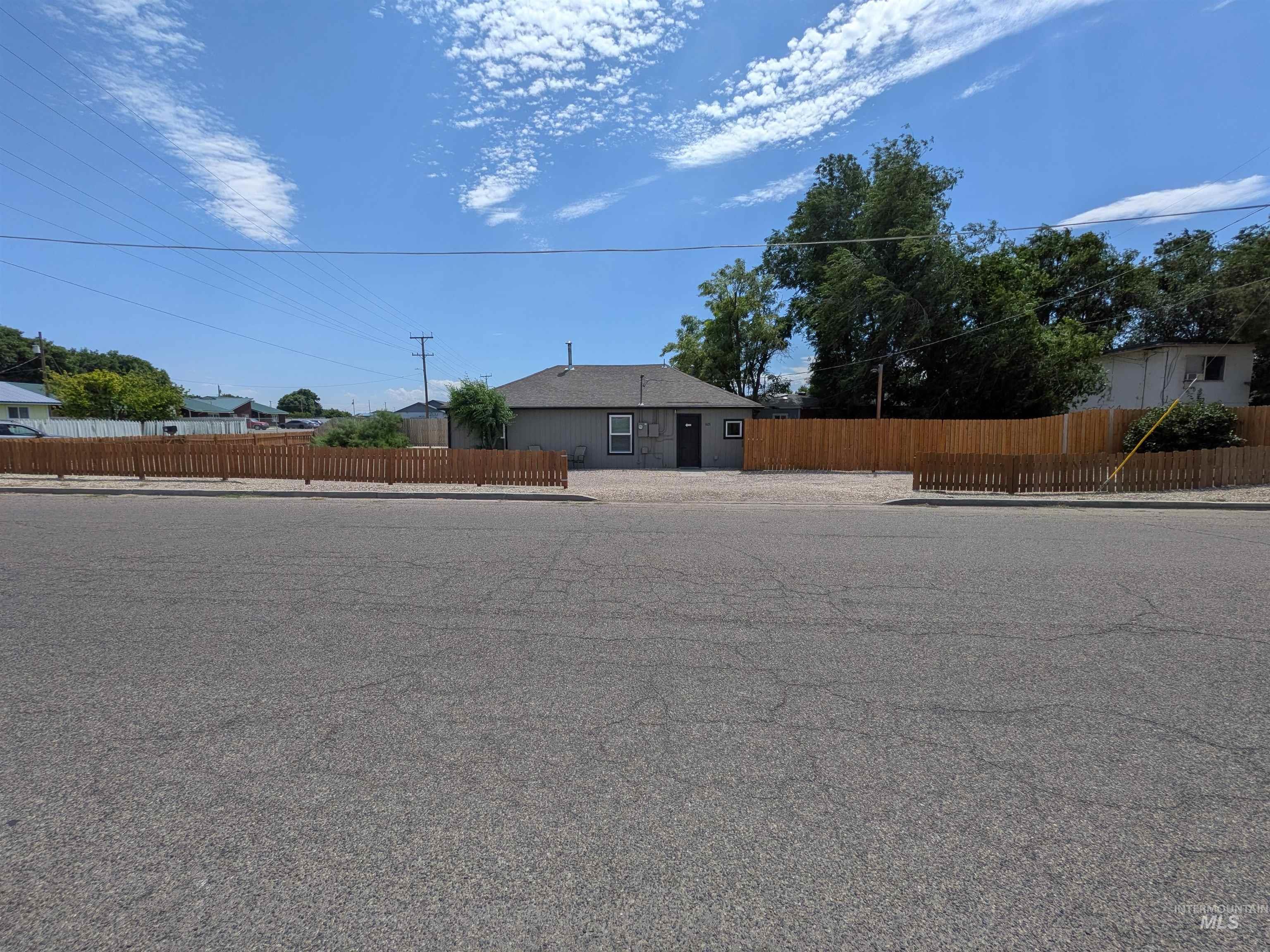 615 SE 6th St, Ontario, Oregon 97914, 3 Bedrooms, 1 Bathroom, Residential For Sale, Price $250,000, 98992954