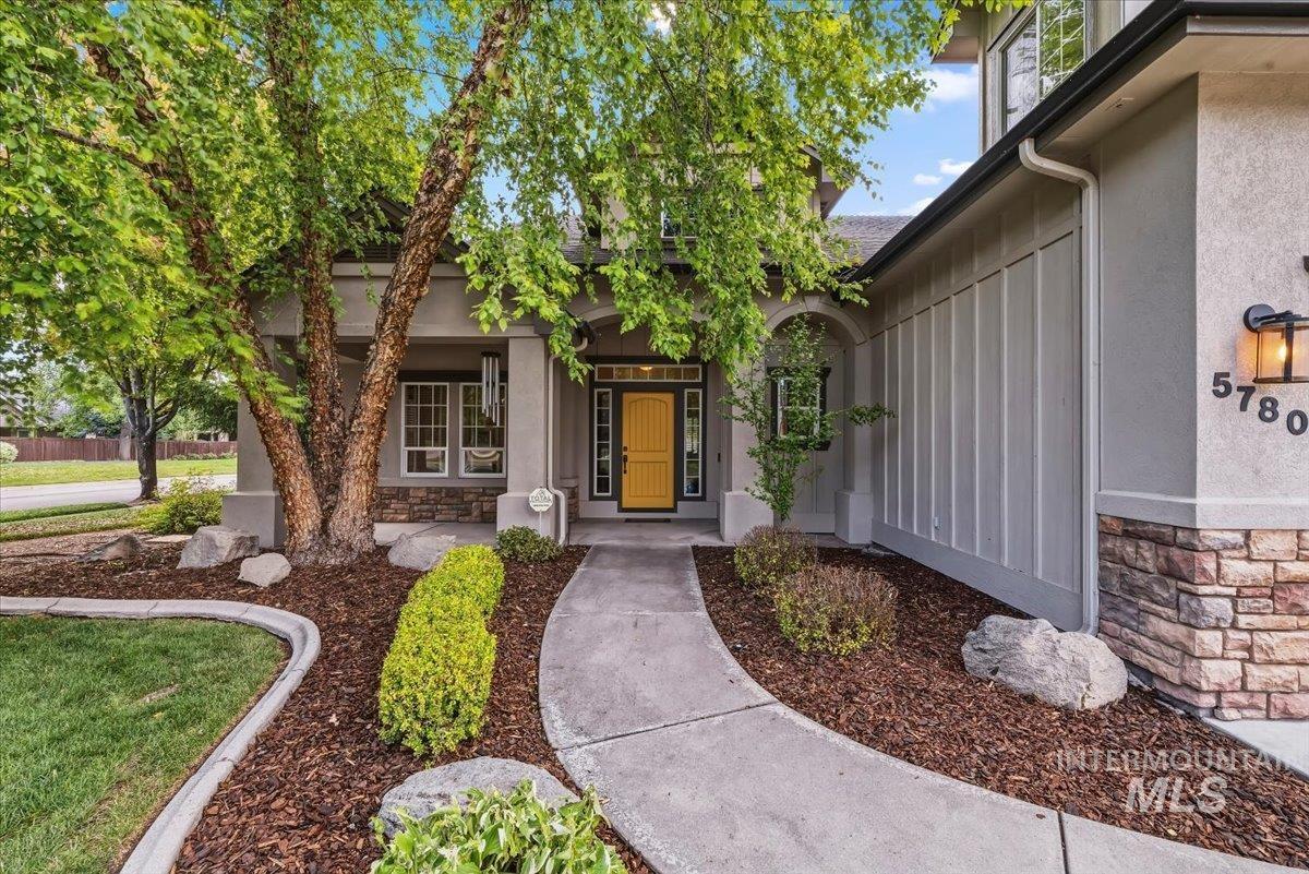 5780 N Bergman Ave, Meridian, Idaho 83646-3895, 3 Bedrooms, 3 Bathrooms, Residential For Sale, Price $767,000,MLS 98992960