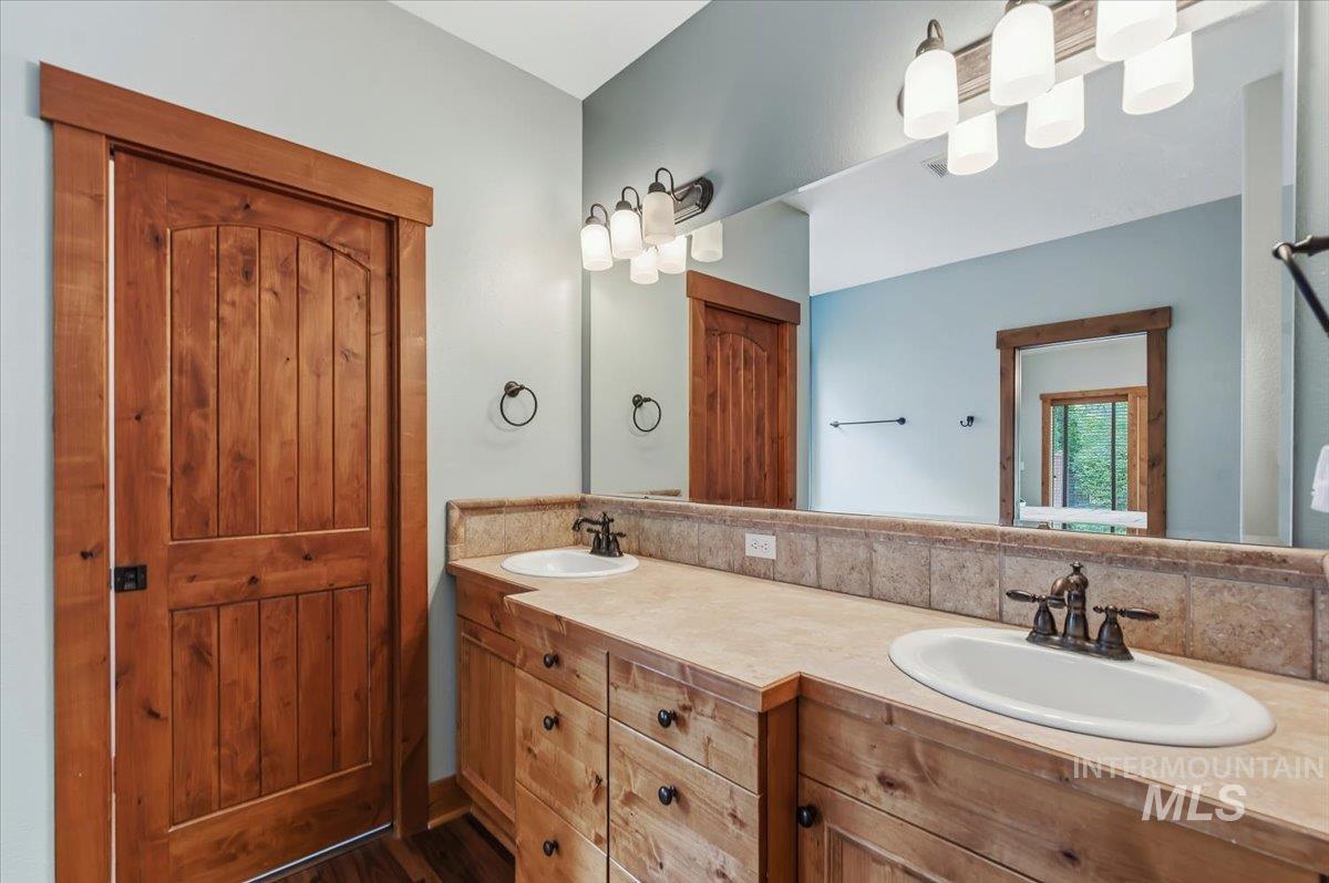 5780 N Bergman Ave, Meridian, Idaho 83646-3895, 3 Bedrooms, 3 Bathrooms, Residential For Sale, Price $767,000,MLS 98992960