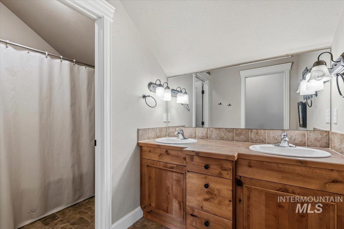 5780 N Bergman Ave, Meridian, Idaho 83646-3895, 3 Bedrooms, 3 Bathrooms, Residential For Sale, Price $767,000,MLS 98992960
