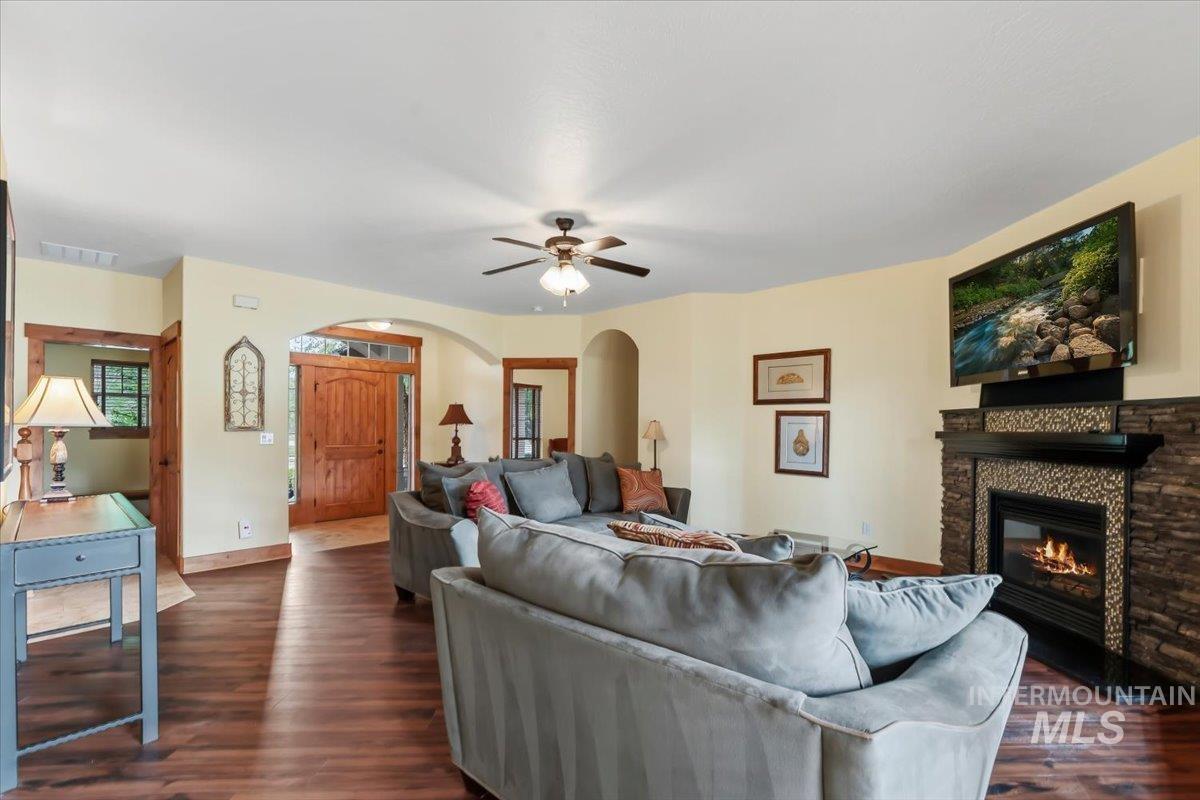 5780 N Bergman Ave, Meridian, Idaho 83646-3895, 3 Bedrooms, 3 Bathrooms, Residential For Sale, Price $767,000,MLS 98992960
