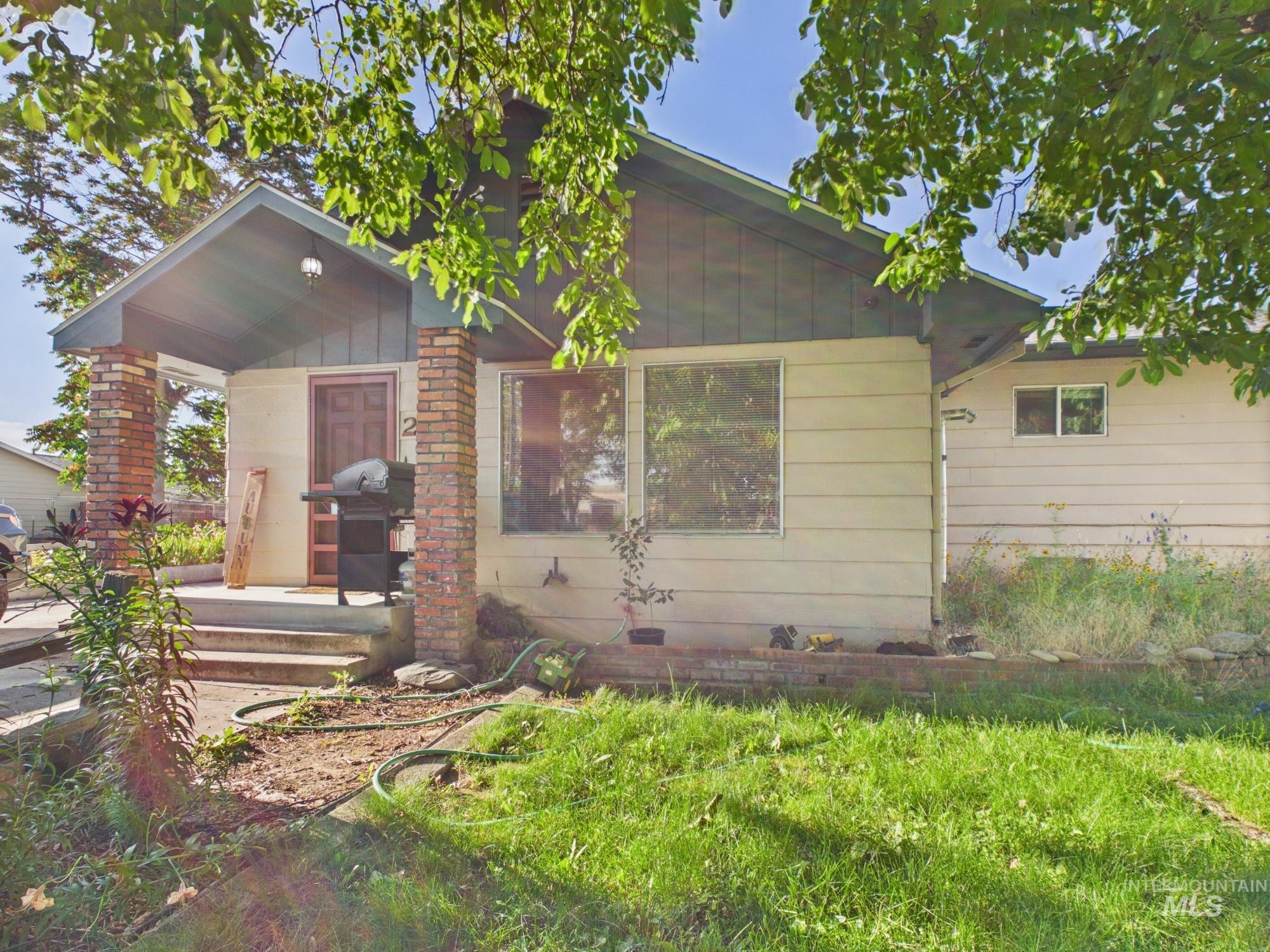 2014 2nd Avenue, Clarkston, Washington 99403, 3 Bedrooms, 2 Bathrooms, Residential For Sale, Price $349,900, 98992961