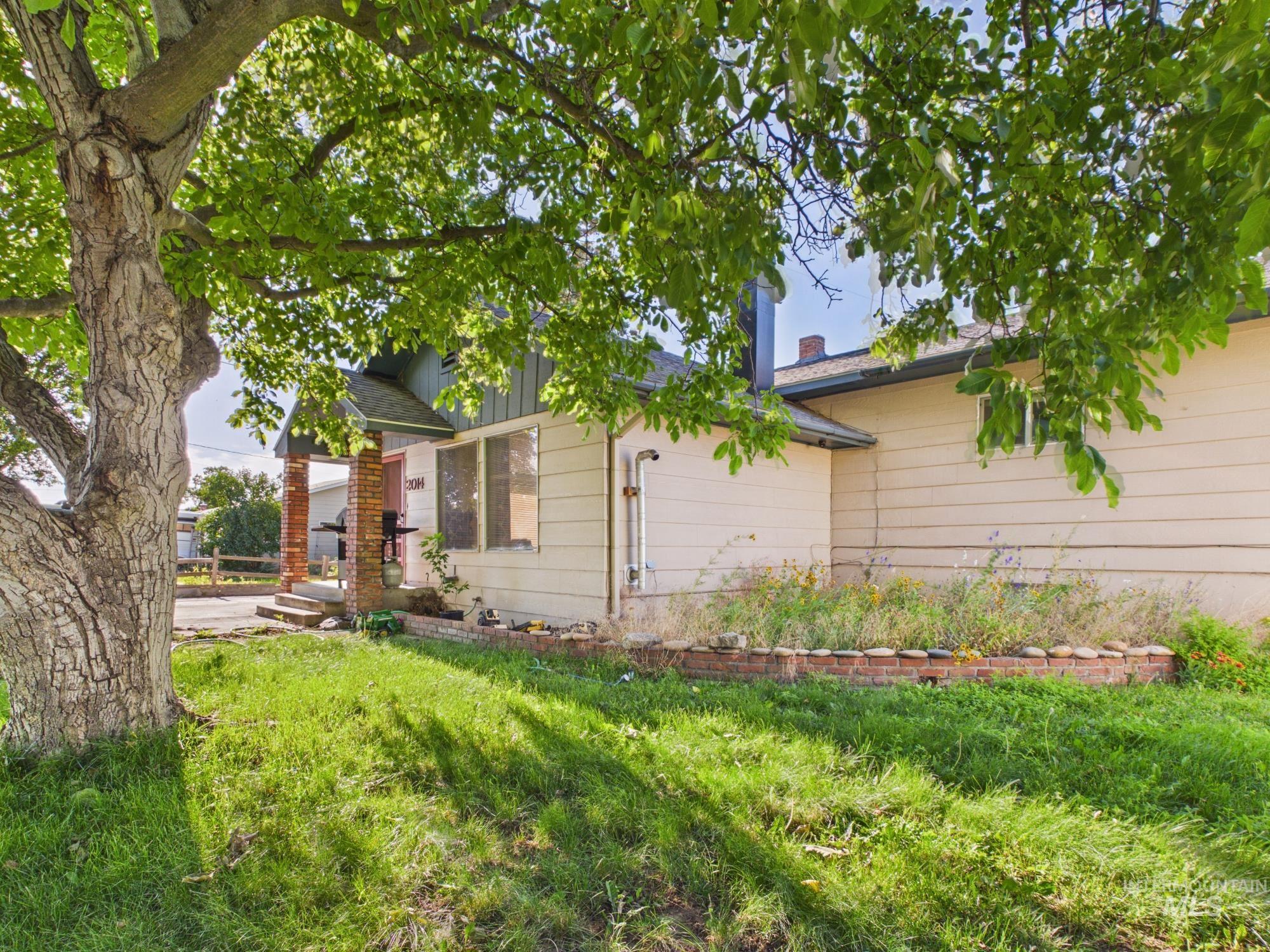 2014 2nd Avenue, Clarkston, Washington 99403, 3 Bedrooms, 2 Bathrooms, Residential For Sale, Price $349,900, 98992961