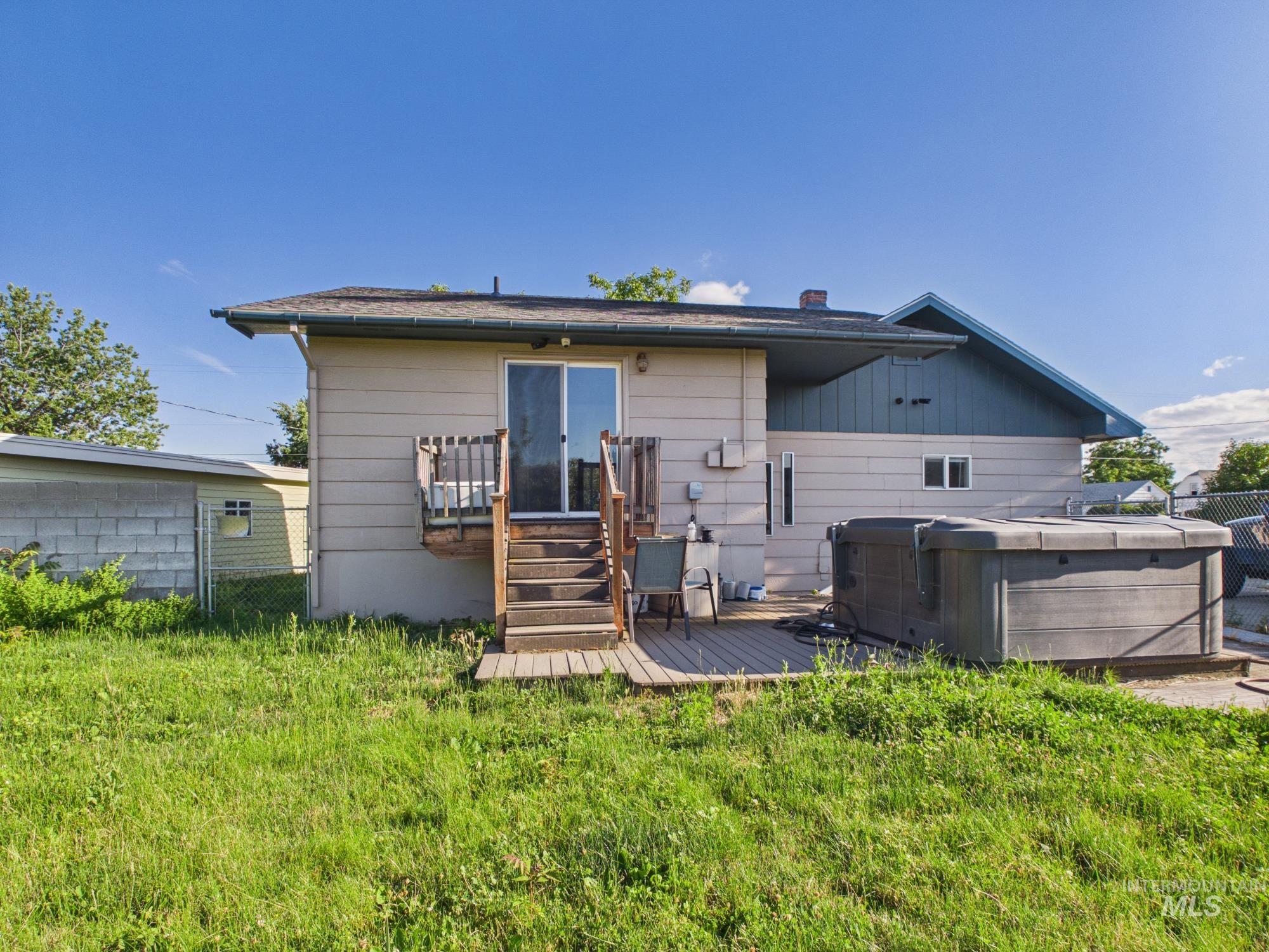 2014 2nd Avenue, Clarkston, Washington 99403, 3 Bedrooms, 2 Bathrooms, Residential For Sale, Price $349,900, 98992961