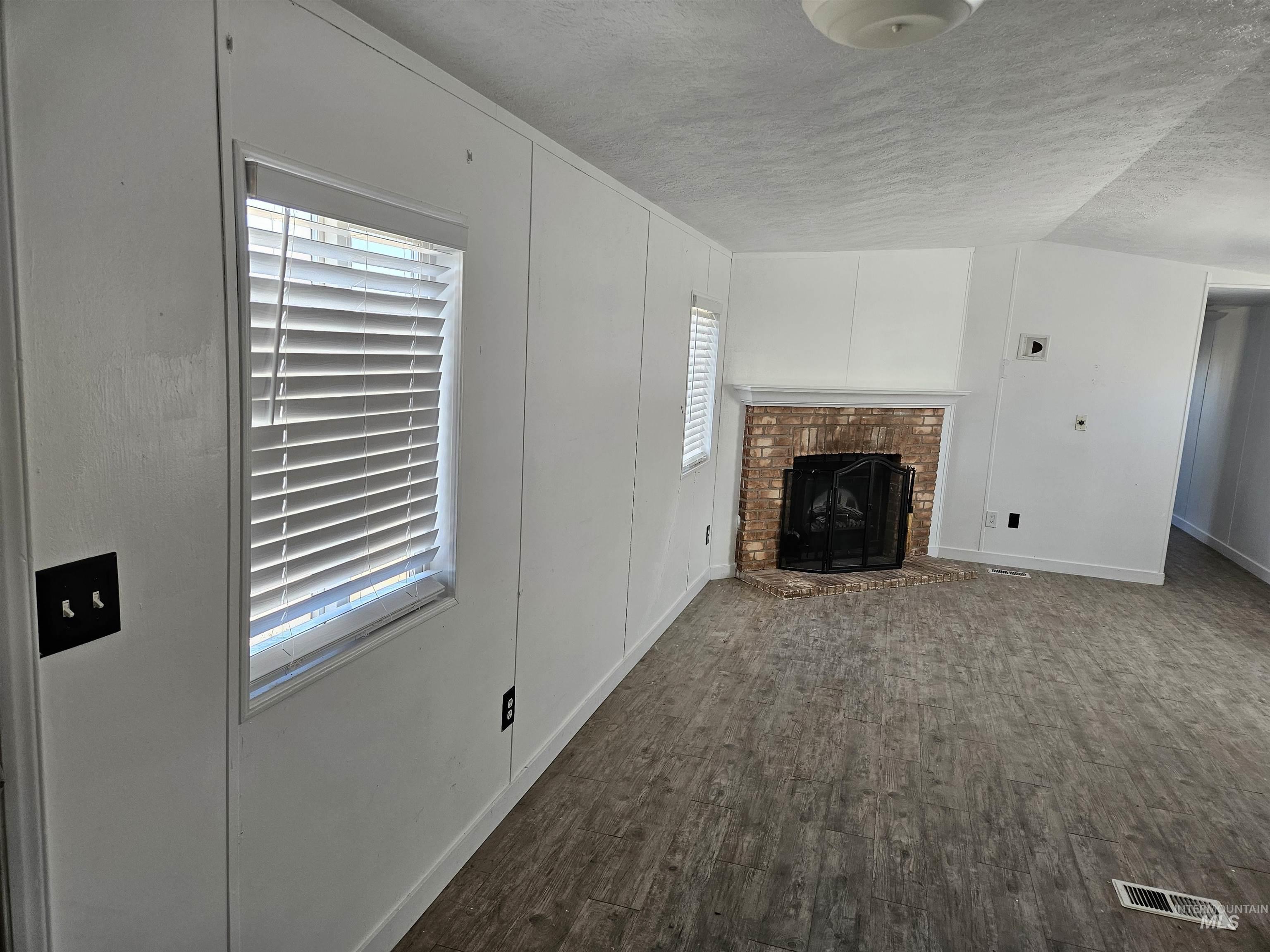 3059 Garden Pl, American Falls, Idaho 83211-5422, 3 Bedrooms, 2 Bathrooms, Residential For Sale, Price $238,888, 98992967