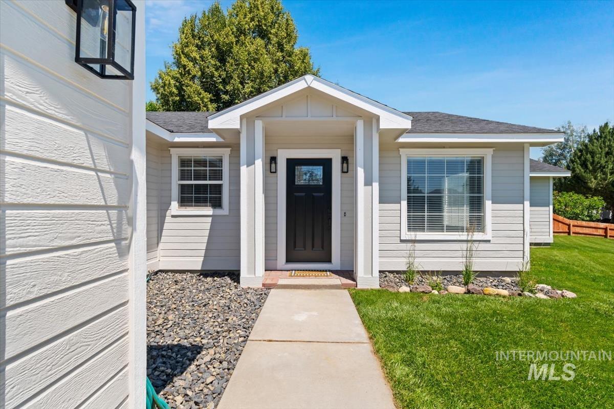 291 S Neskowin Way, Eagle, Idaho 83616, 3 Bedrooms, 2 Bathrooms, Residential For Sale, Price $524,900,MLS 98992970