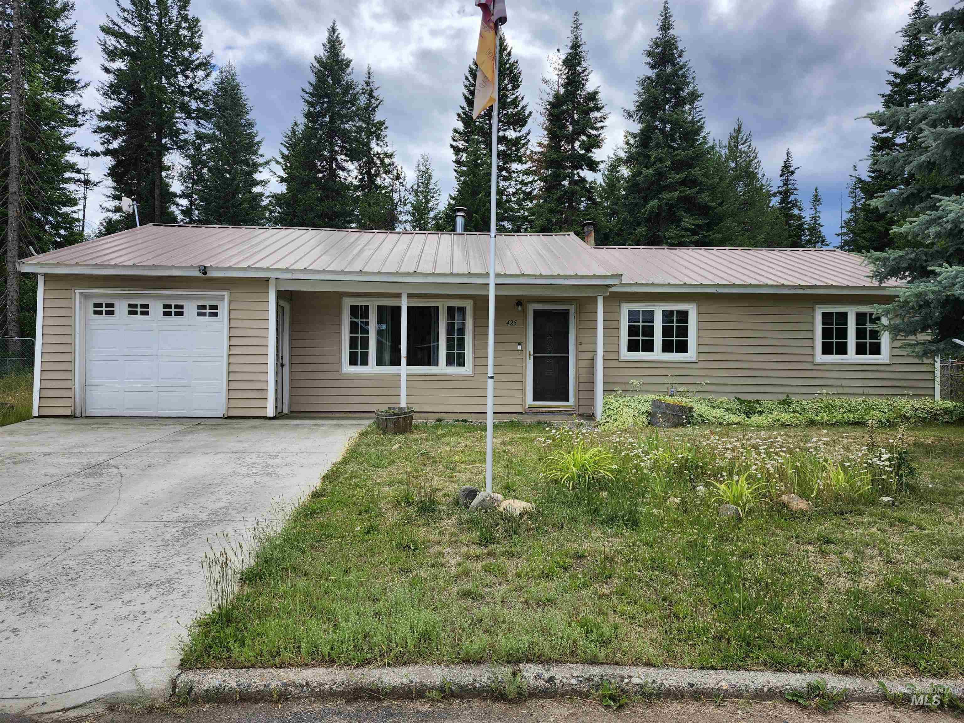 425 Cedar Dr, Pierce, Idaho 83546, 3 Bedrooms, 1 Bathroom, Residential For Sale, Price $206,000, 98992973