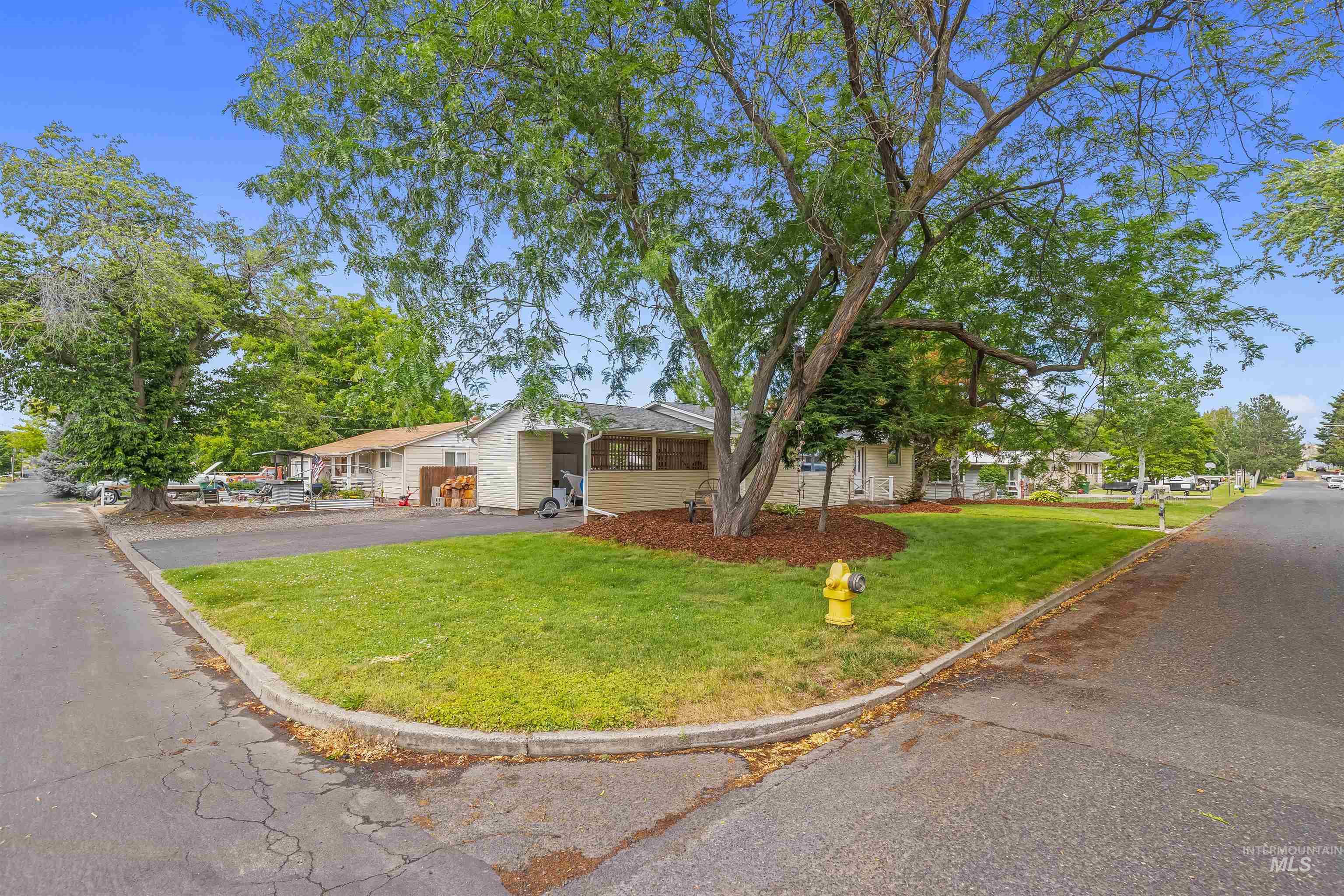 3620 18th Street C, Lewiston, Idaho 83501, 3 Bedrooms, 1.5 Bathrooms, Residential For Sale, Price $375,000,MLS 98992974