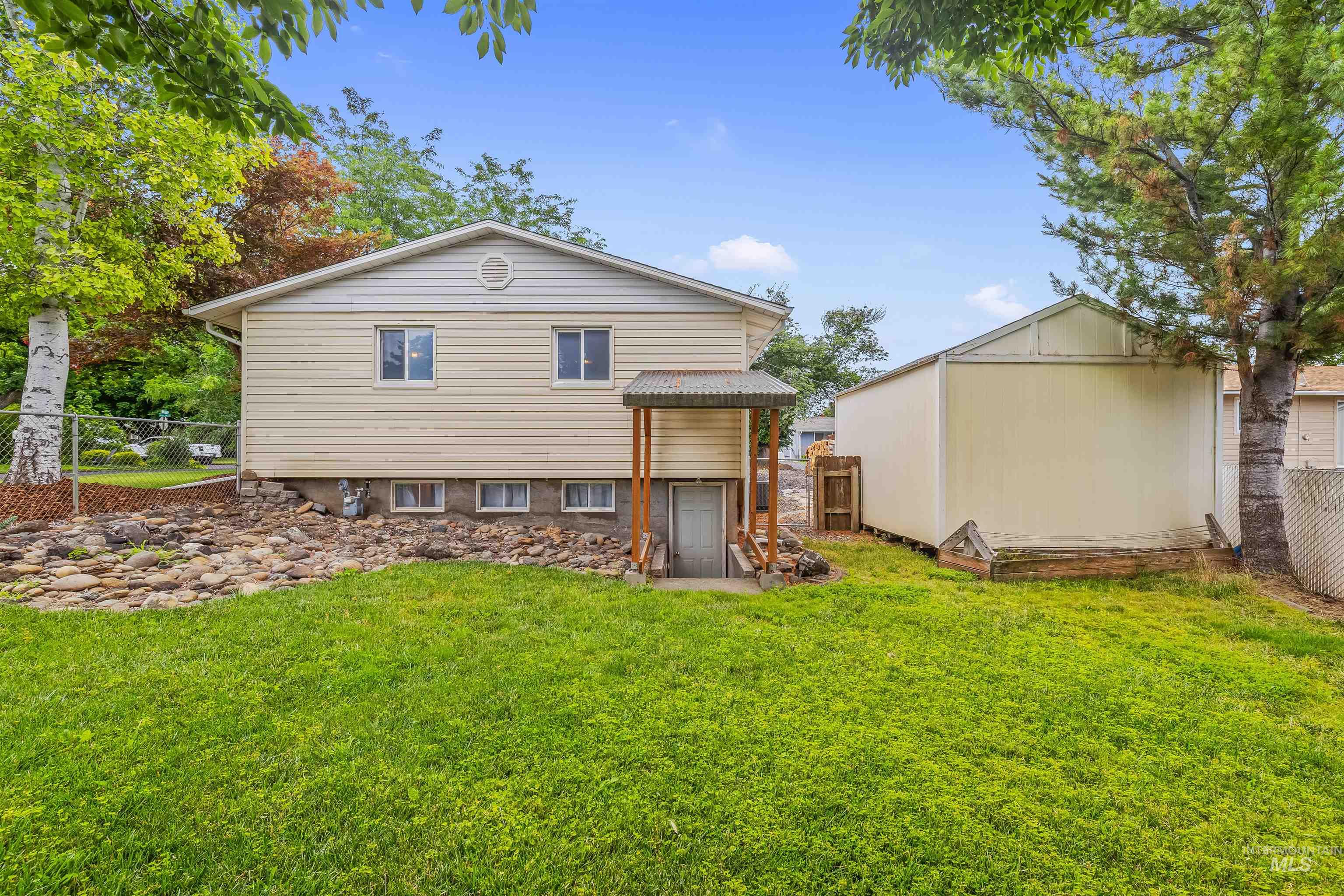 3620 18th Street C, Lewiston, Idaho 83501, 3 Bedrooms, 1.5 Bathrooms, Residential For Sale, Price $375,000,MLS 98992974