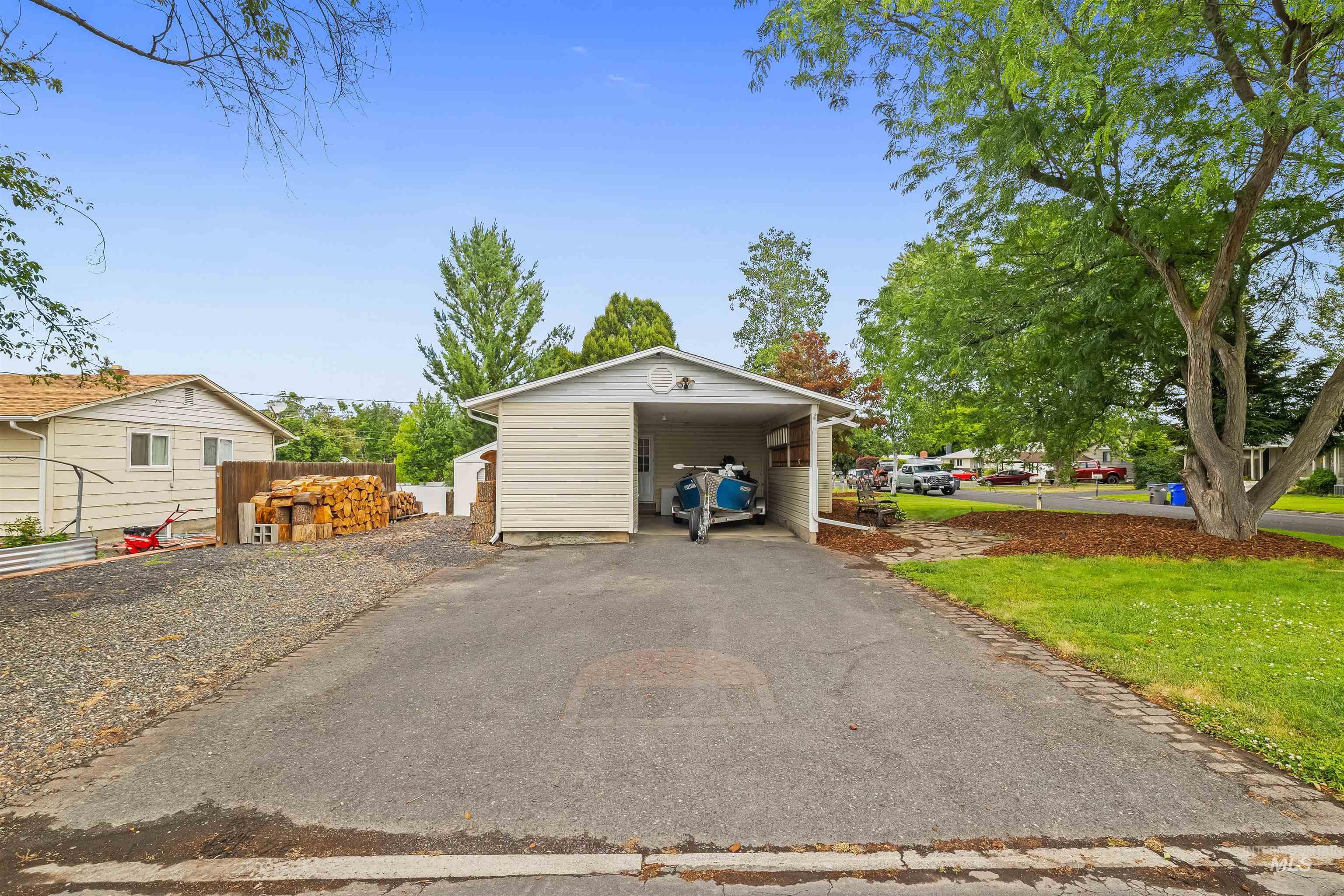 3620 18th Street C, Lewiston, Idaho 83501, 3 Bedrooms, 1.5 Bathrooms, Residential For Sale, Price $375,000,MLS 98992974