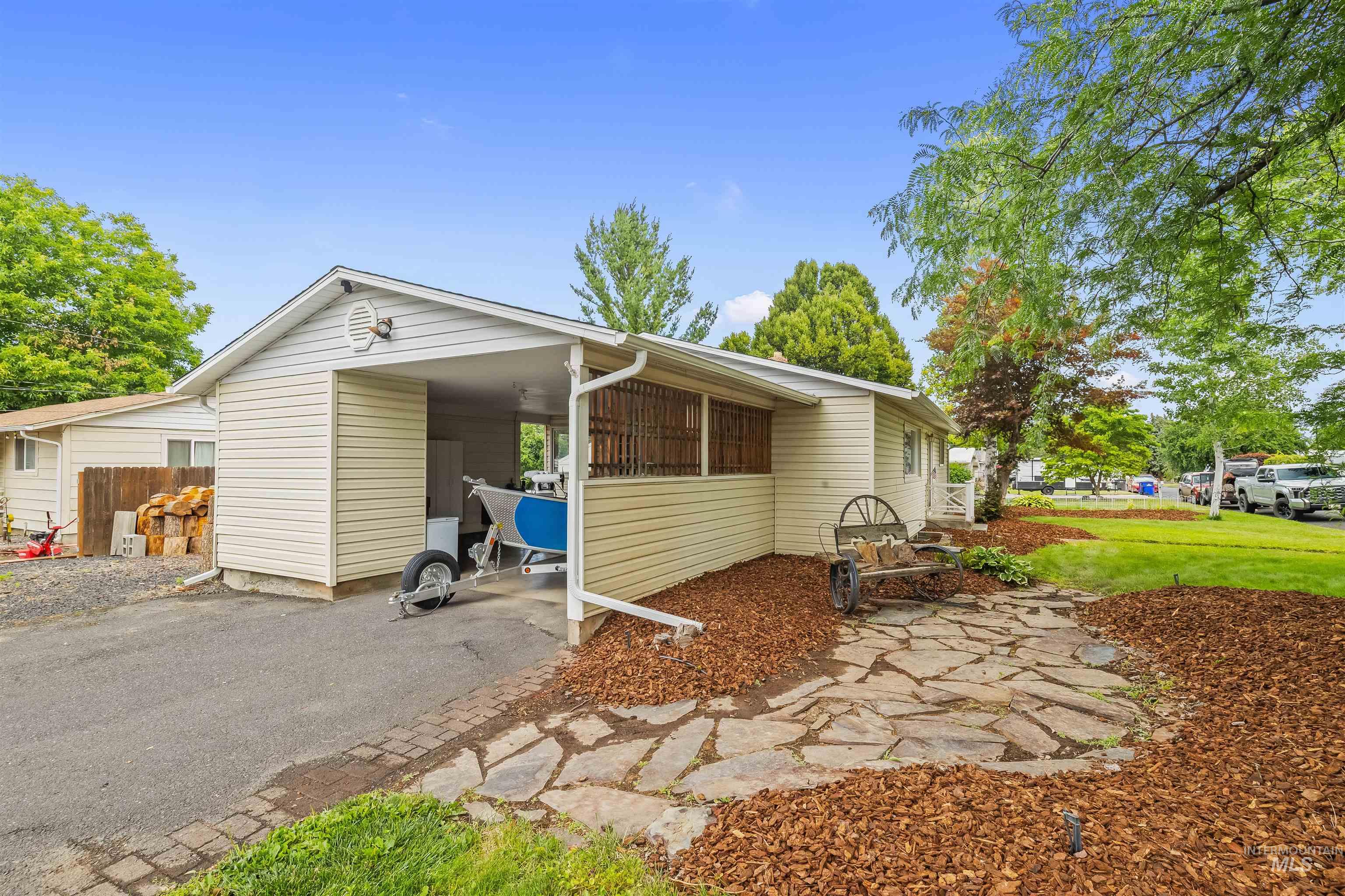 3620 18th Street C, Lewiston, Idaho 83501, 3 Bedrooms, 1.5 Bathrooms, Residential For Sale, Price $375,000,MLS 98992974