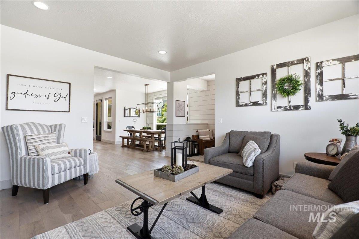 3794 S Single Tree Ave, Boise, Idaho 83716, 4 Bedrooms, 2.5 Bathrooms, Residential For Sale, Price $825,000,MLS 98992980
