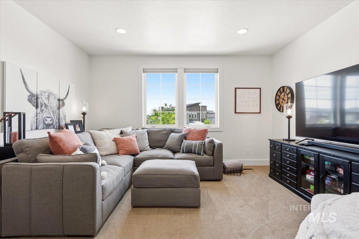 3794 S Single Tree Ave, Boise, Idaho 83716, 4 Bedrooms, 2.5 Bathrooms, Residential For Sale, Price $825,000,MLS 98992980