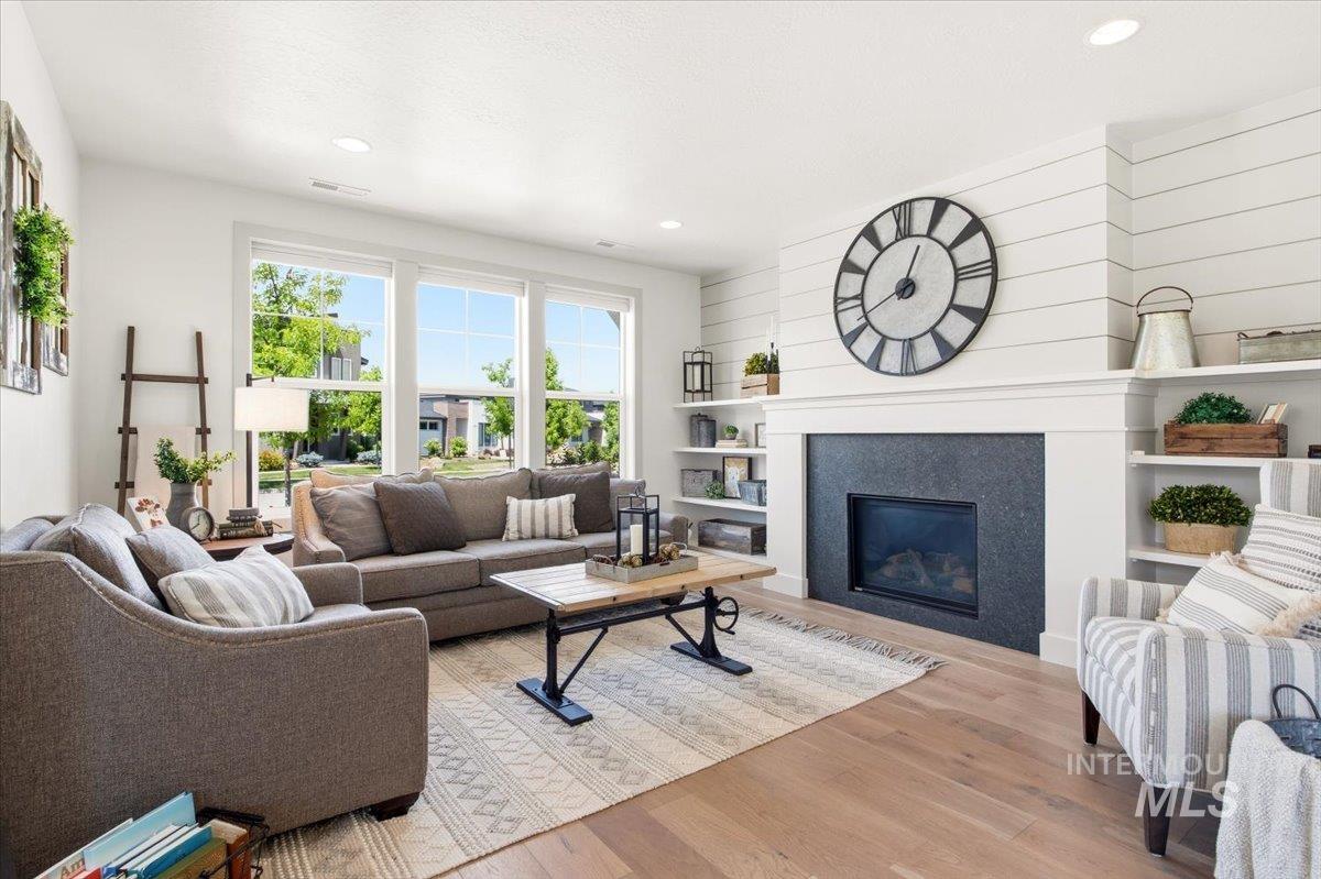 3794 S Single Tree Ave, Boise, Idaho 83716, 4 Bedrooms, 2.5 Bathrooms, Residential For Sale, Price $825,000,MLS 98992980