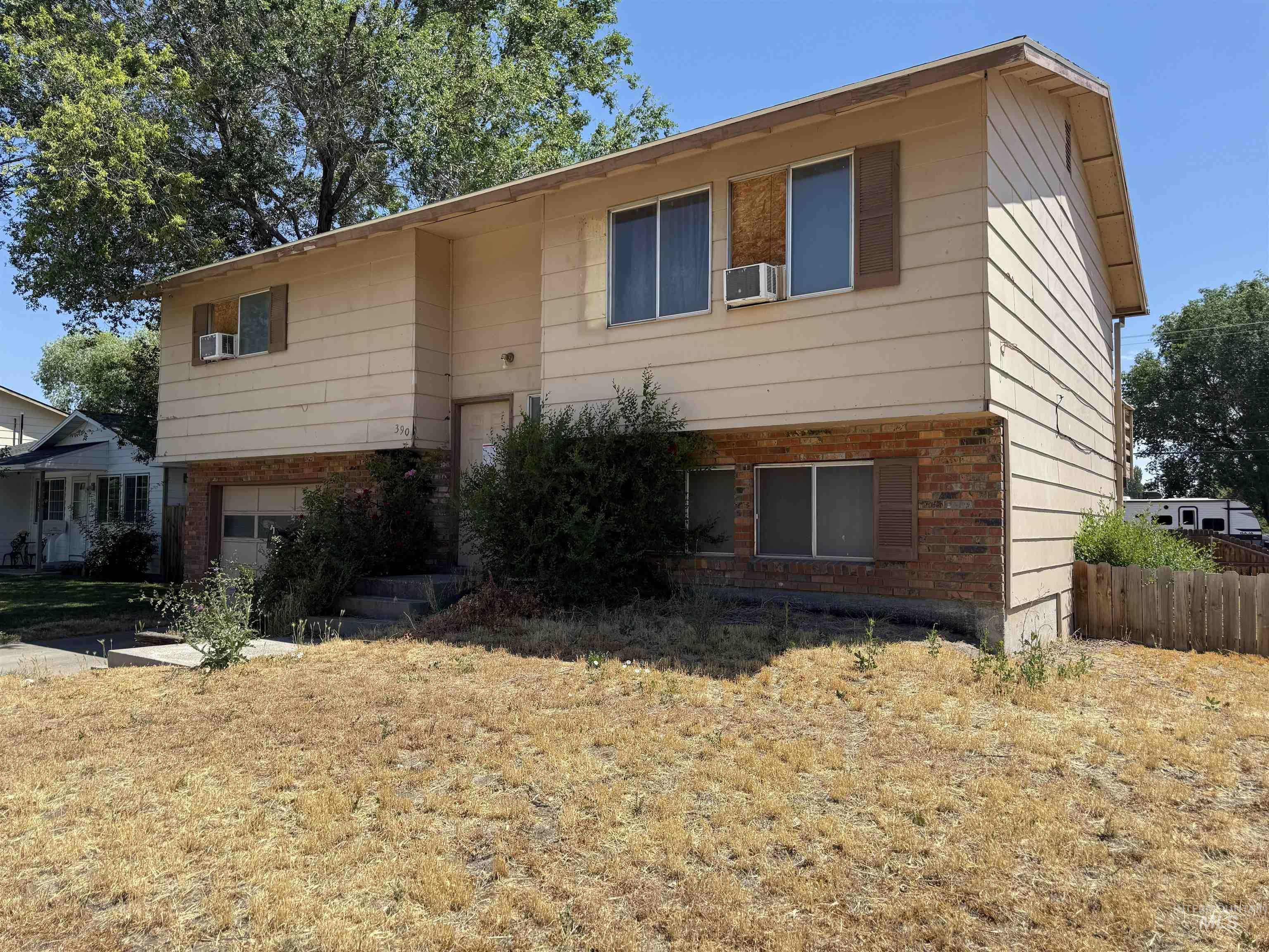 390 S 10th E, Mountain Home, Idaho 83647-6368, 4 Bedrooms, 2 Bathrooms, Residential For Sale, Price $90,000, 98992981