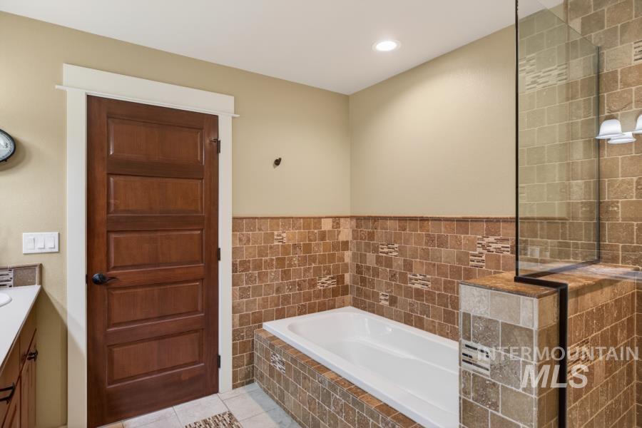 2509 White Avenue, Moscow, Idaho 83843, 3 Bedrooms, 2.5 Bathrooms, Residential For Sale, Price $559,000, 98992990