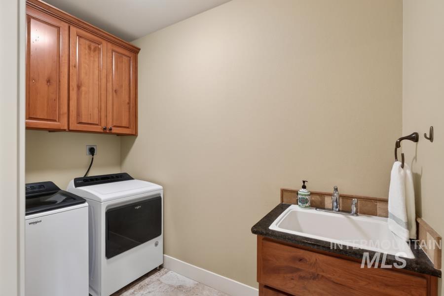 2509 White Avenue, Moscow, Idaho 83843, 3 Bedrooms, 2.5 Bathrooms, Residential For Sale, Price $559,000, 98992990