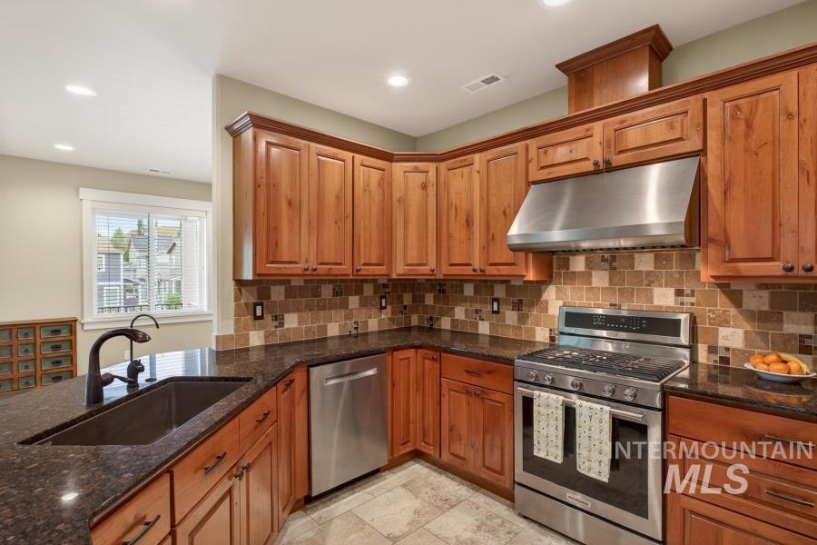 2509 White Avenue, Moscow, Idaho 83843, 3 Bedrooms, 2.5 Bathrooms, Residential For Sale, Price $559,000, 98992990