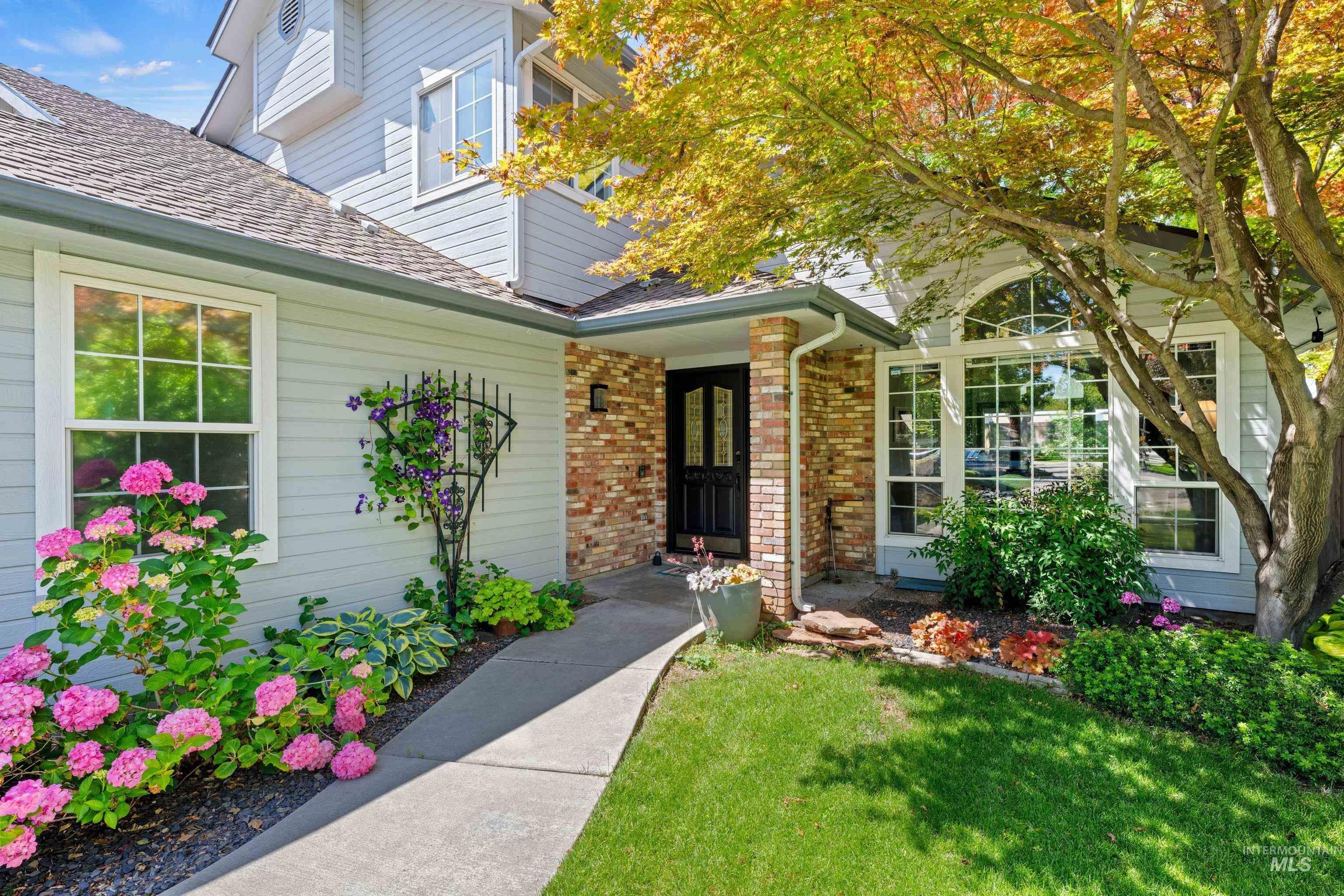 8155 W Burntree Ct, Boise, Idaho 83704, 5 Bedrooms, 3 Bathrooms, Residential For Sale, Price $814,900,MLS 98992993