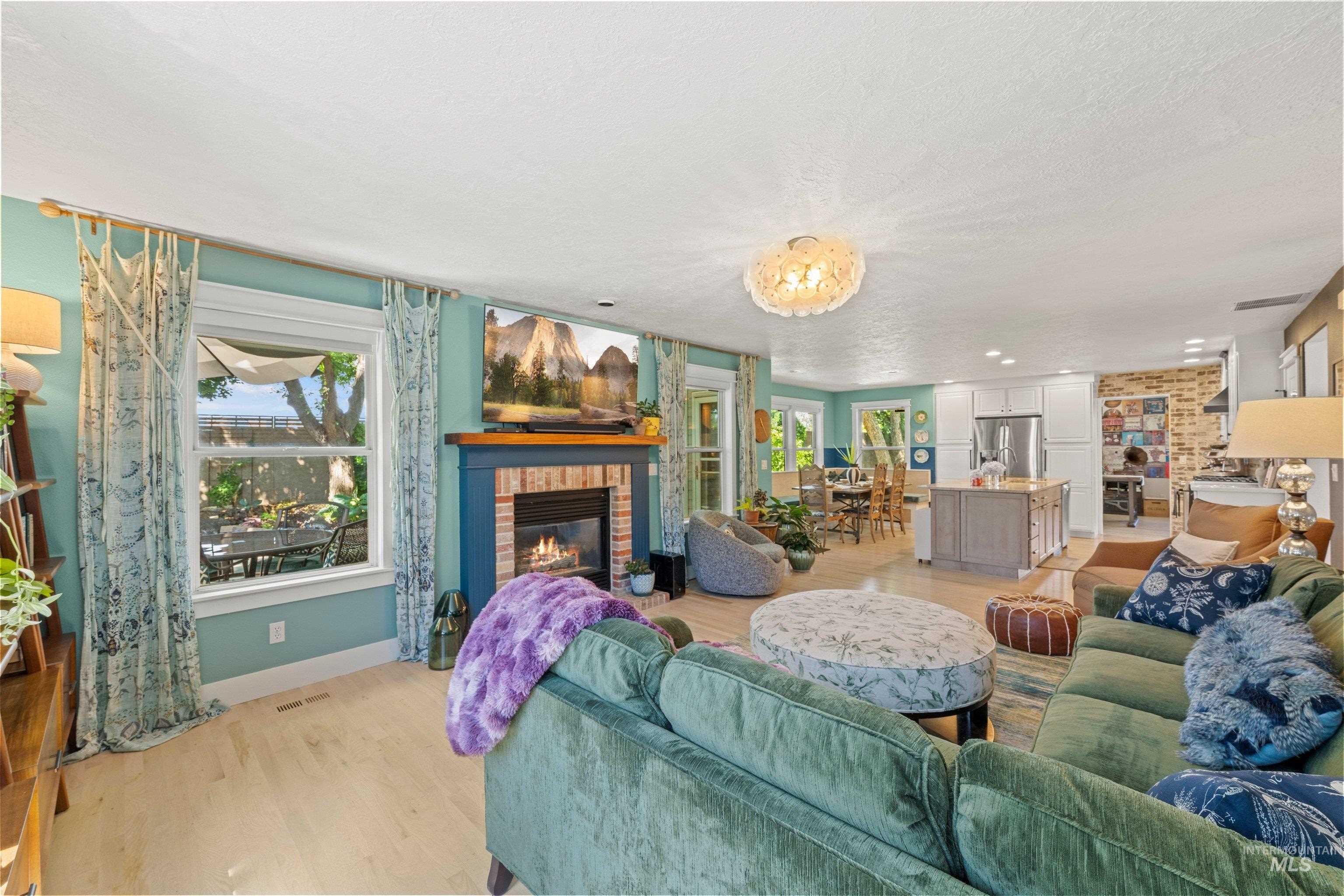 8155 W Burntree Ct, Boise, Idaho 83704, 5 Bedrooms, 3 Bathrooms, Residential For Sale, Price $814,900,MLS 98992993