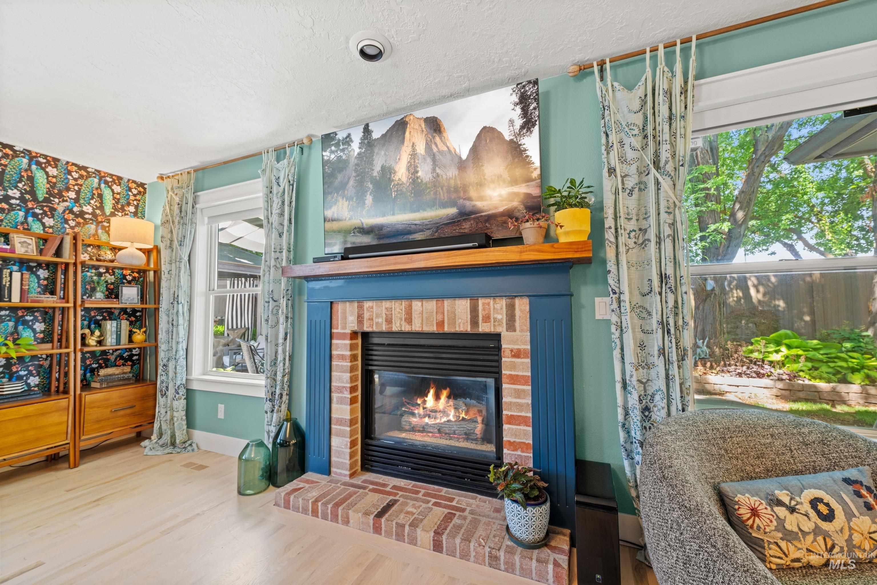 8155 W Burntree Ct, Boise, Idaho 83704, 5 Bedrooms, 3 Bathrooms, Residential For Sale, Price $814,900,MLS 98992993