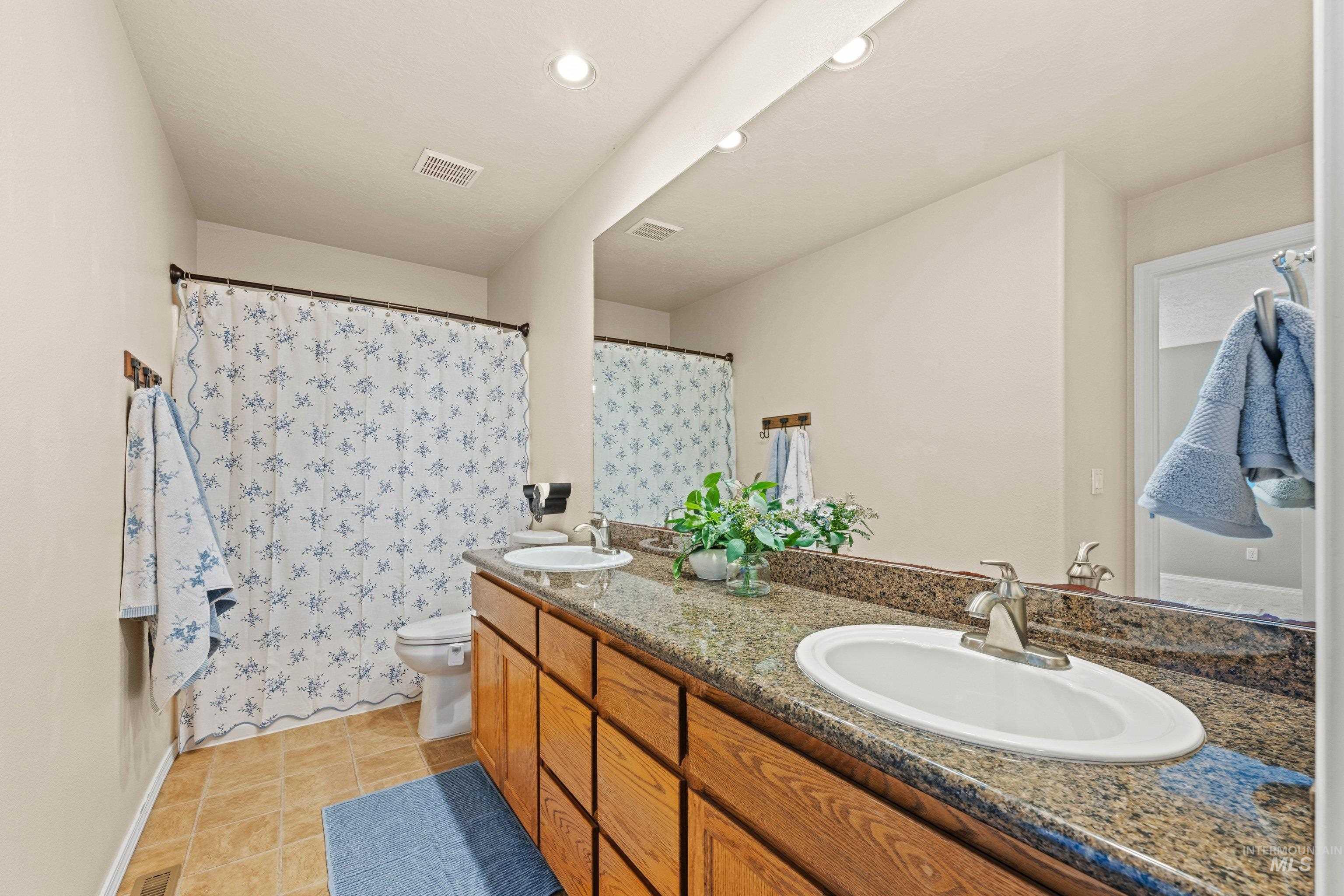 8155 W Burntree Ct, Boise, Idaho 83704, 5 Bedrooms, 3 Bathrooms, Residential For Sale, Price $814,900,MLS 98992993