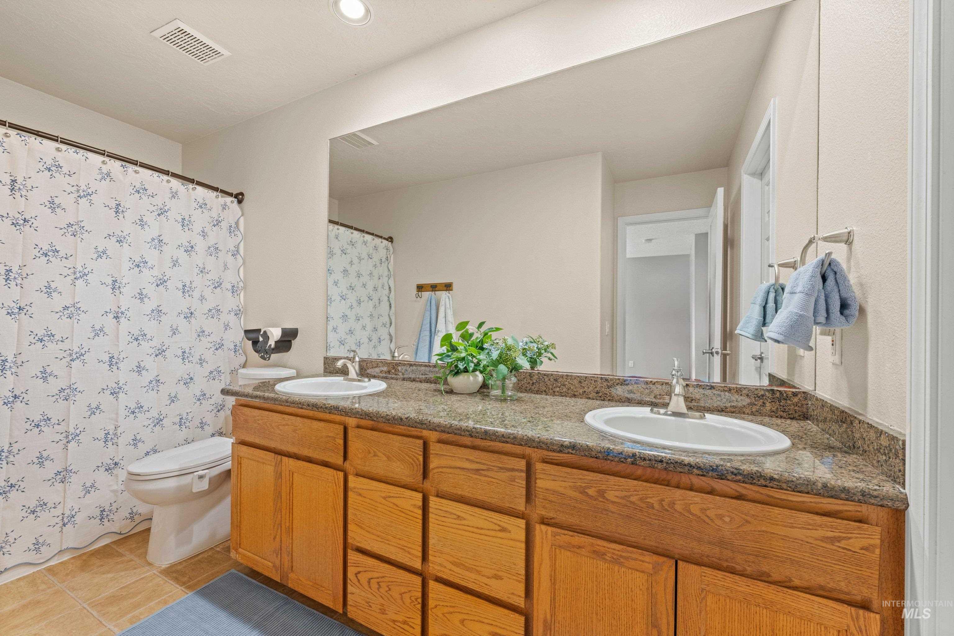 8155 W Burntree Ct, Boise, Idaho 83704, 5 Bedrooms, 3 Bathrooms, Residential For Sale, Price $814,900,MLS 98992993