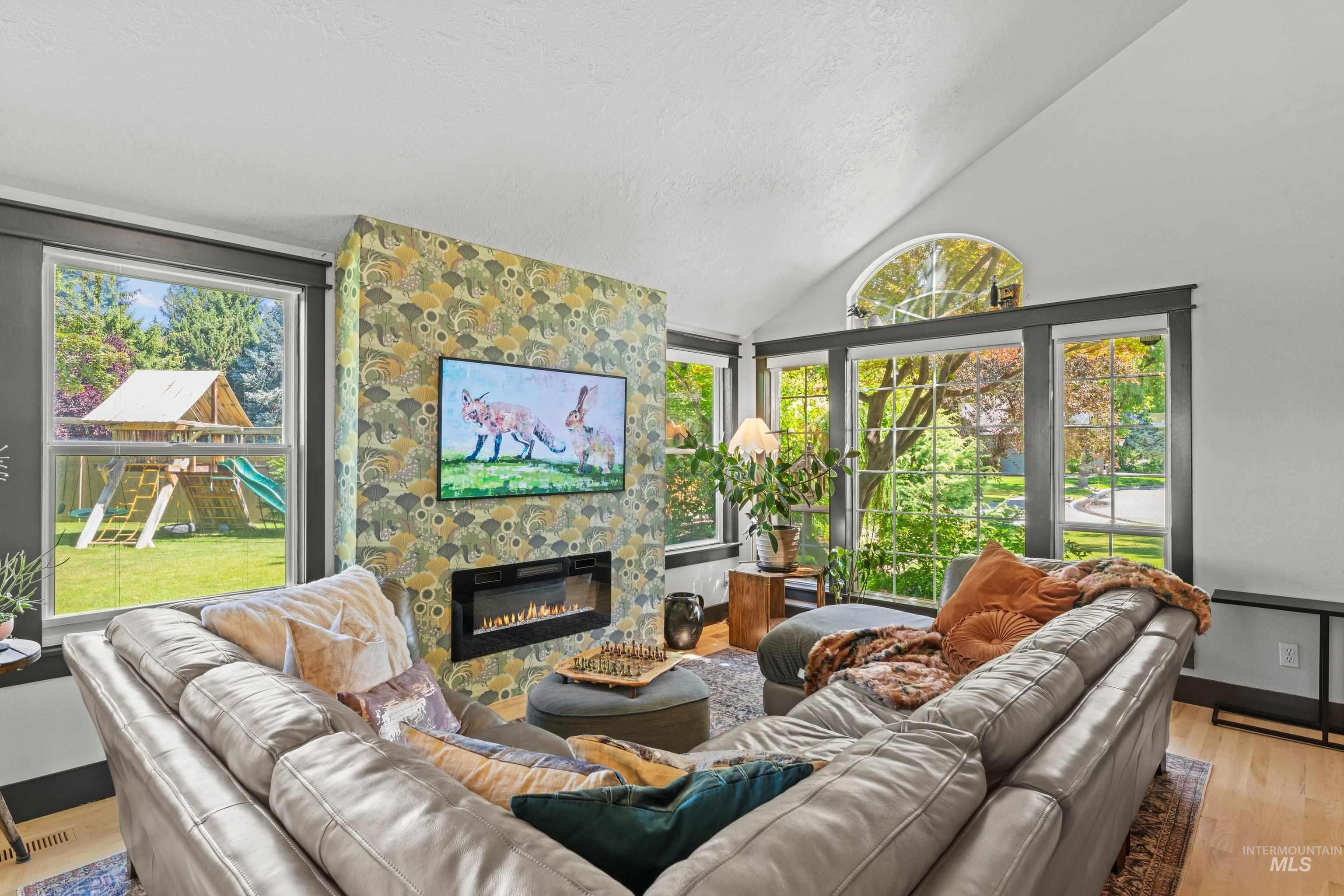8155 W Burntree Ct, Boise, Idaho 83704, 5 Bedrooms, 3 Bathrooms, Residential For Sale, Price $814,900,MLS 98992993