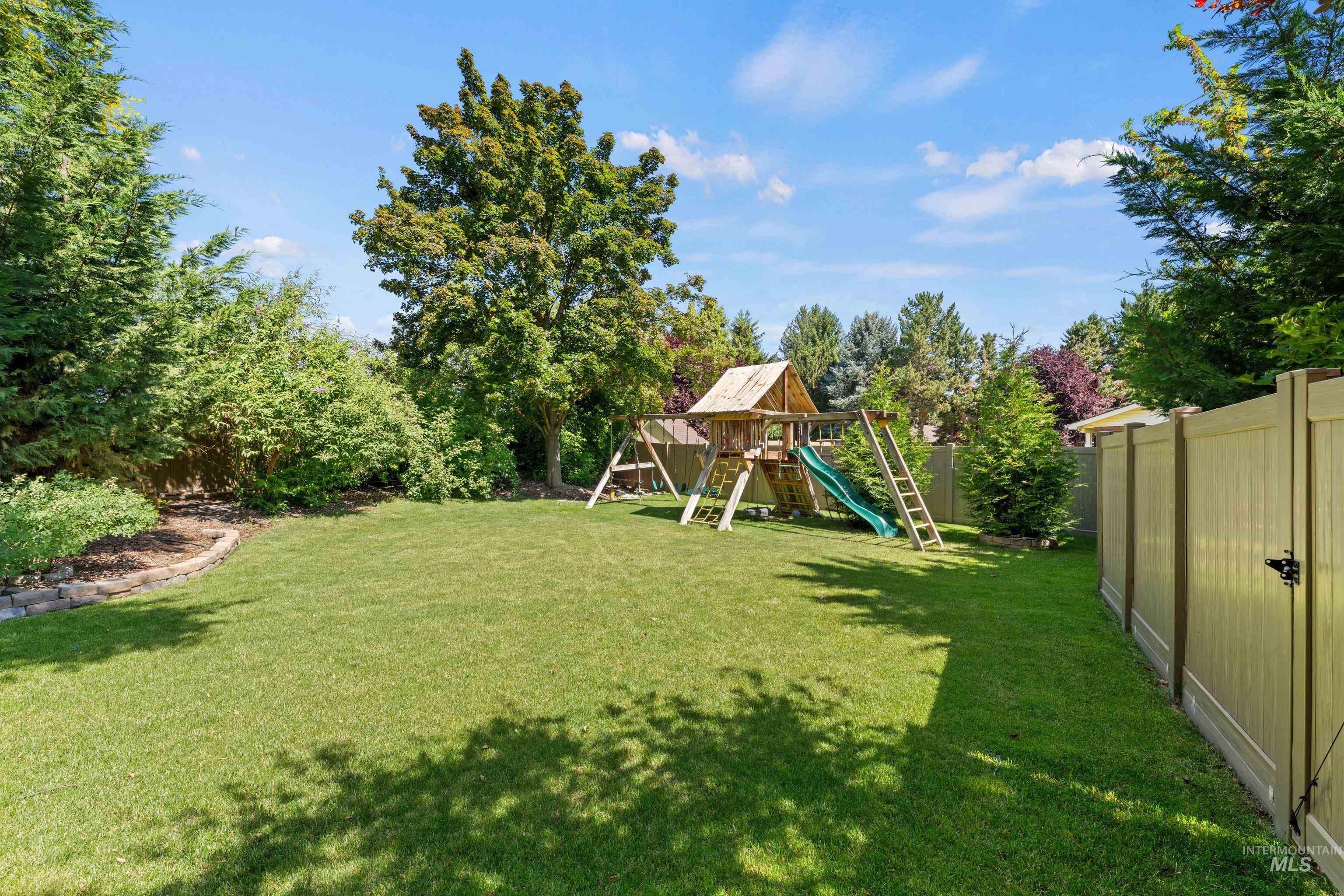 8155 W Burntree Ct, Boise, Idaho 83704, 5 Bedrooms, 3 Bathrooms, Residential For Sale, Price $814,900,MLS 98992993