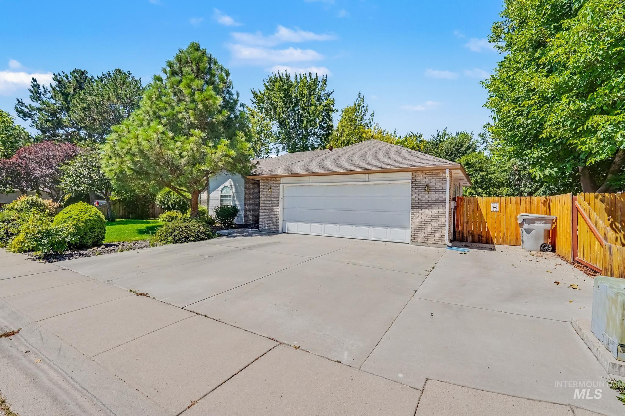 927 N Dawn Drive, Boise, Idaho 83713, 3 Bedrooms, 2 Bathrooms, Residential For Sale, Price $474,900,MLS 98992996