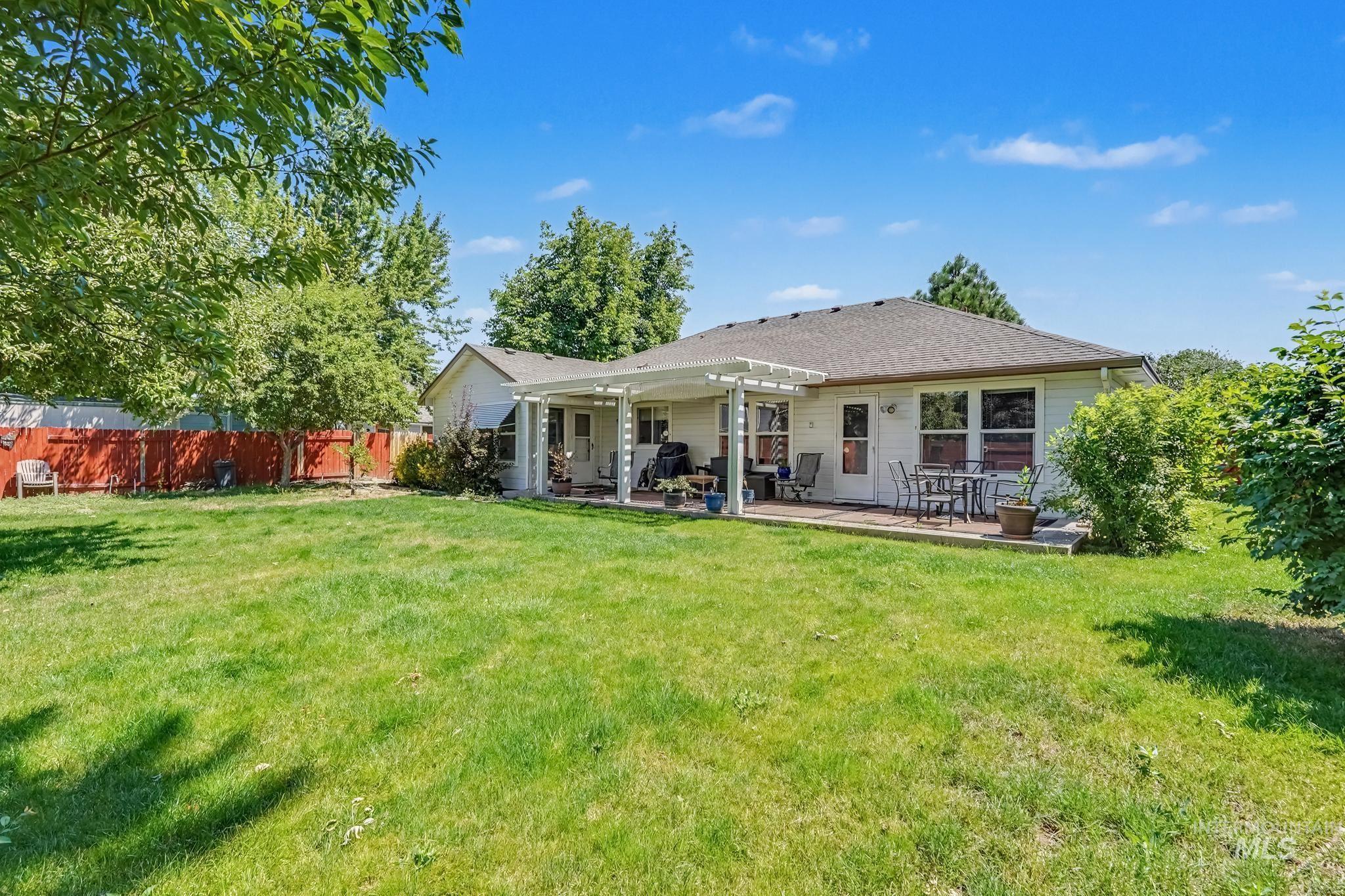 927 N Dawn Drive, Boise, Idaho 83713, 3 Bedrooms, 2 Bathrooms, Residential For Sale, Price $474,900,MLS 98992996