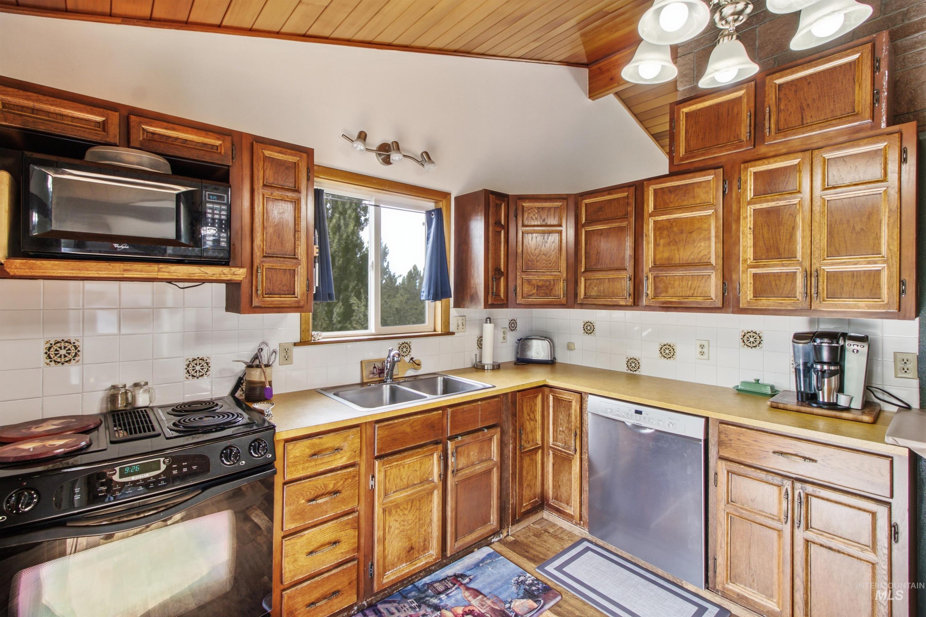 1426 View St, Moscow, Idaho 83843, 4 Bedrooms, 2 Bathrooms, Residential For Sale, Price $469,000, 98992997