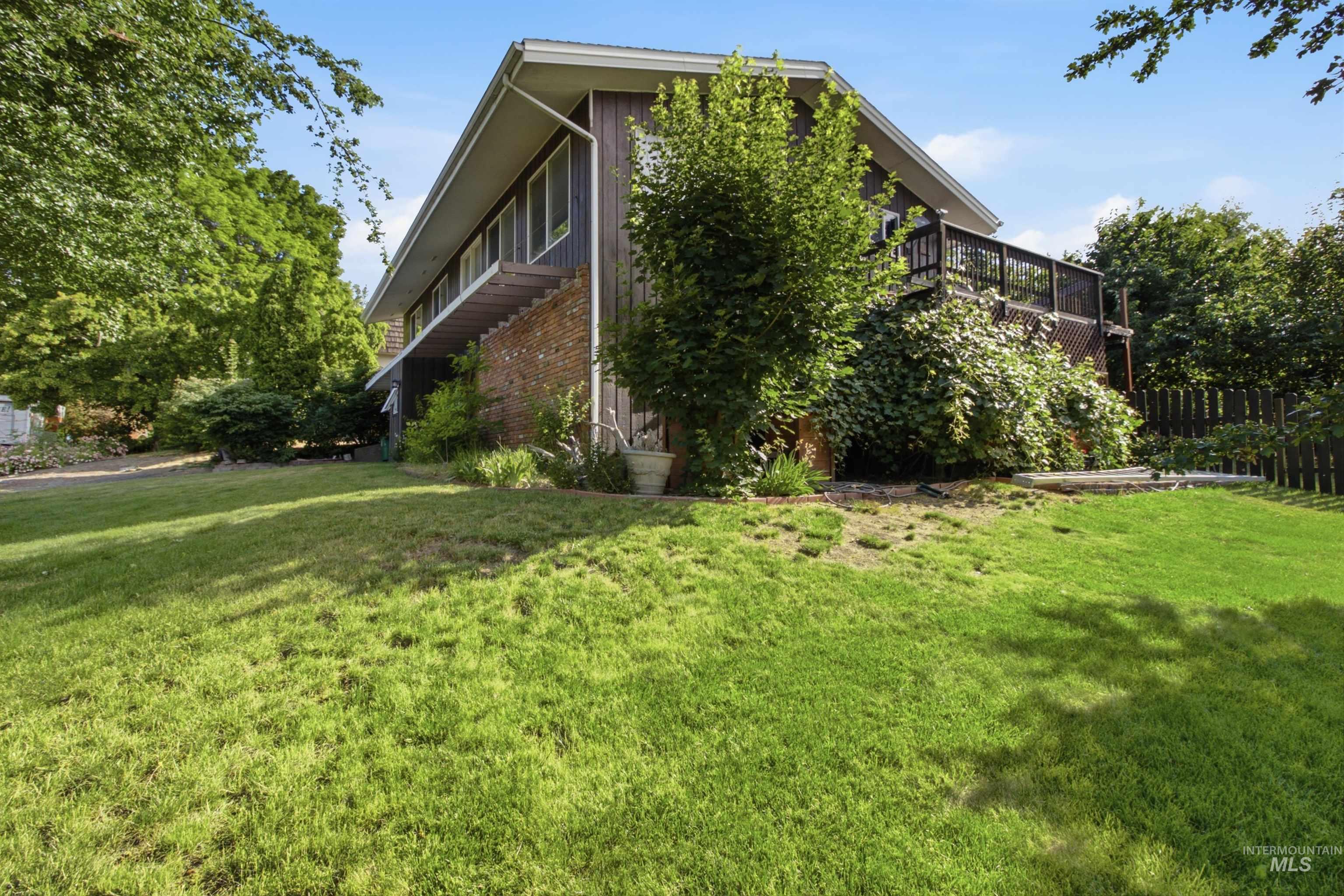 1426 View St, Moscow, Idaho 83843, 4 Bedrooms, 2 Bathrooms, Residential For Sale, Price $469,000, 98992997