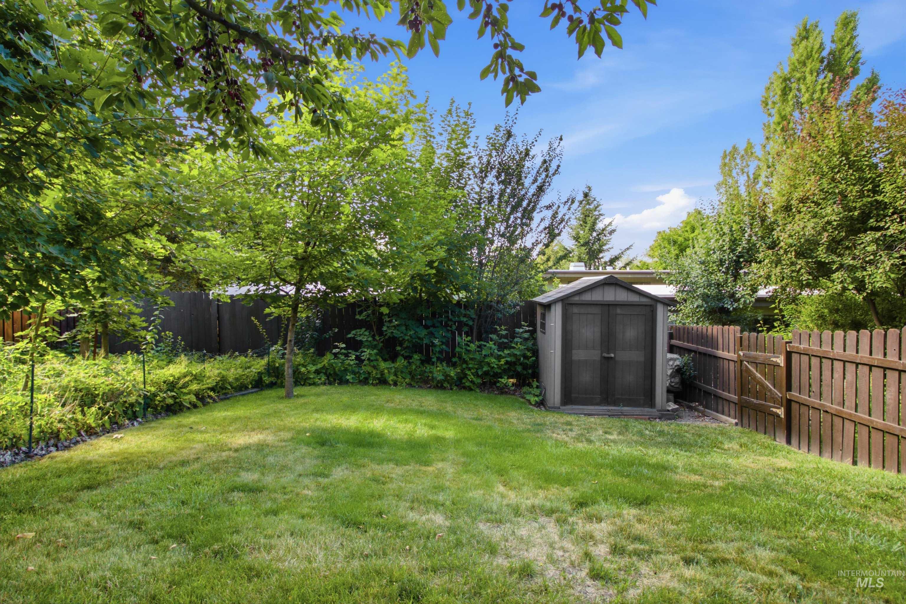 1426 View St, Moscow, Idaho 83843, 4 Bedrooms, 2 Bathrooms, Residential For Sale, Price $469,000, 98992997