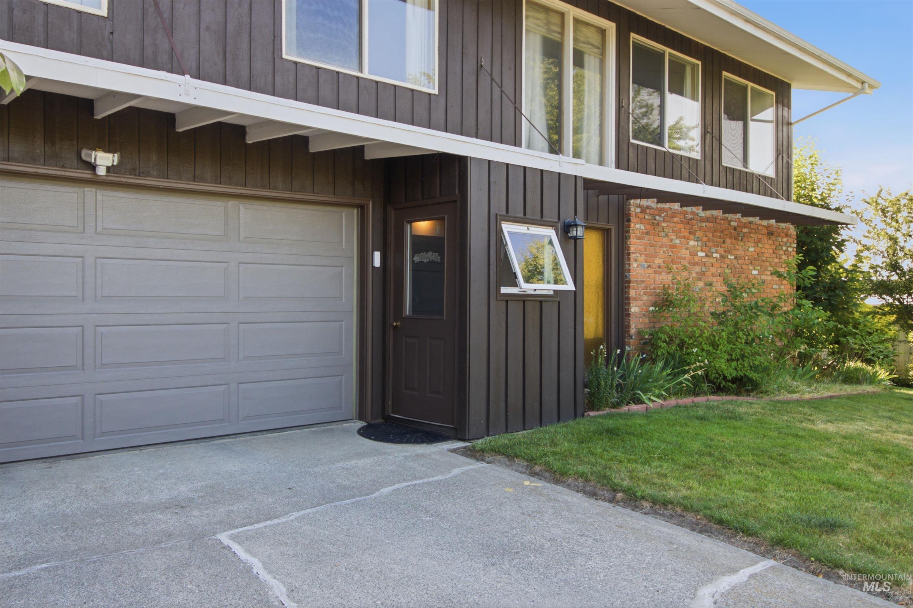 1426 View St, Moscow, Idaho 83843, 4 Bedrooms, 2 Bathrooms, Residential For Sale, Price $469,000, 98992997
