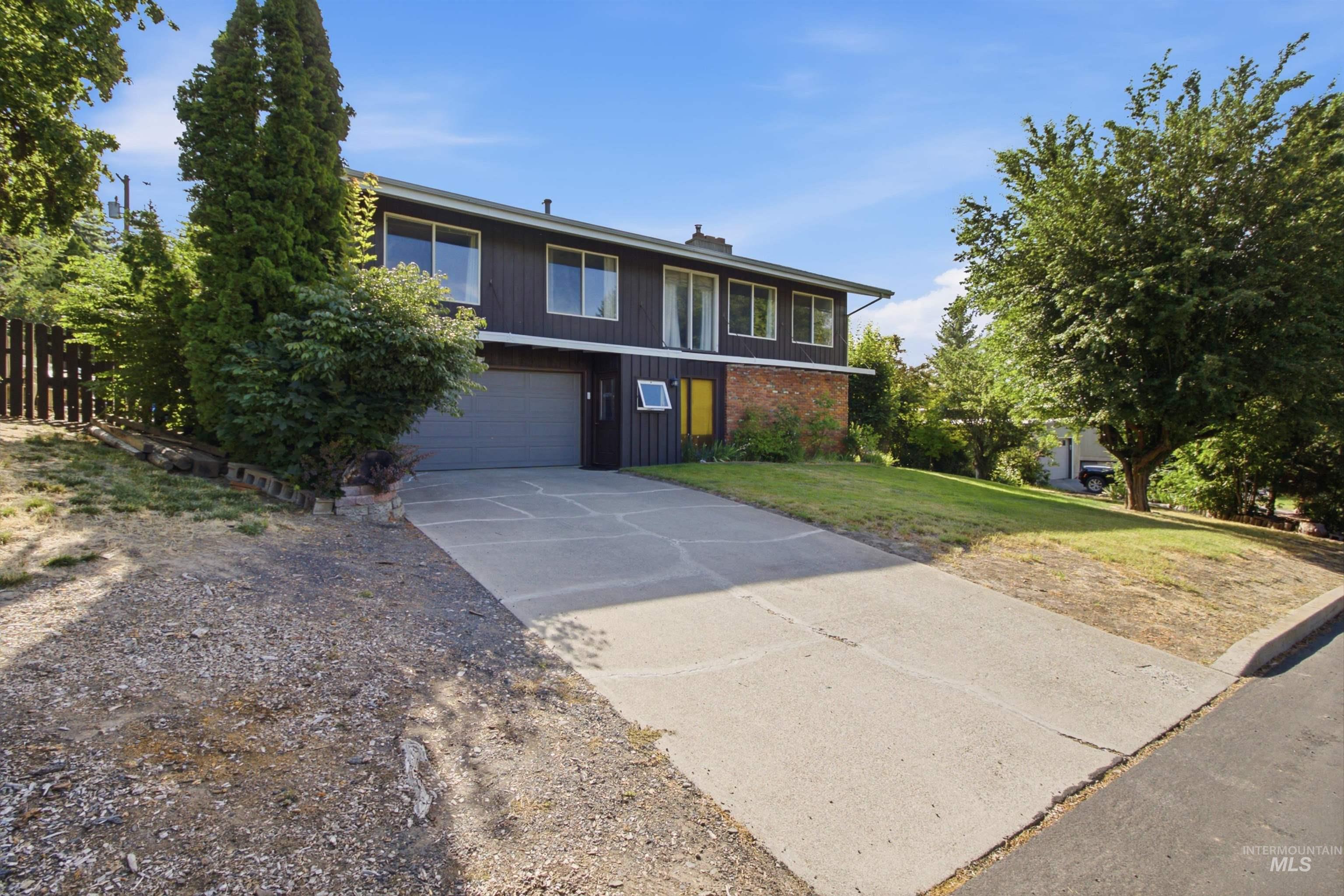 1426 View St, Moscow, Idaho 83843, 4 Bedrooms, 2 Bathrooms, Residential For Sale, Price $469,000, 98992997