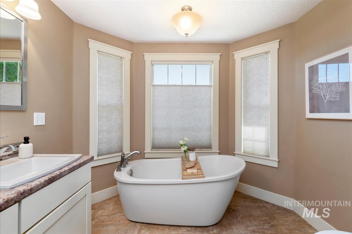 8133 Joplin Rd, Nampa, Idaho 83687-8001, 3 Bedrooms, 2 Bathrooms, Residential For Sale, Price $774,000,MLS 98992998