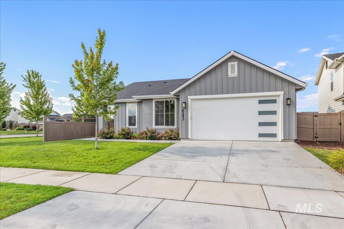 6253 S Hill Farm Way, Meridian, Idaho 83642, 3 Bedrooms, 2 Bathrooms, Residential For Sale, Price $525,000, 98993000