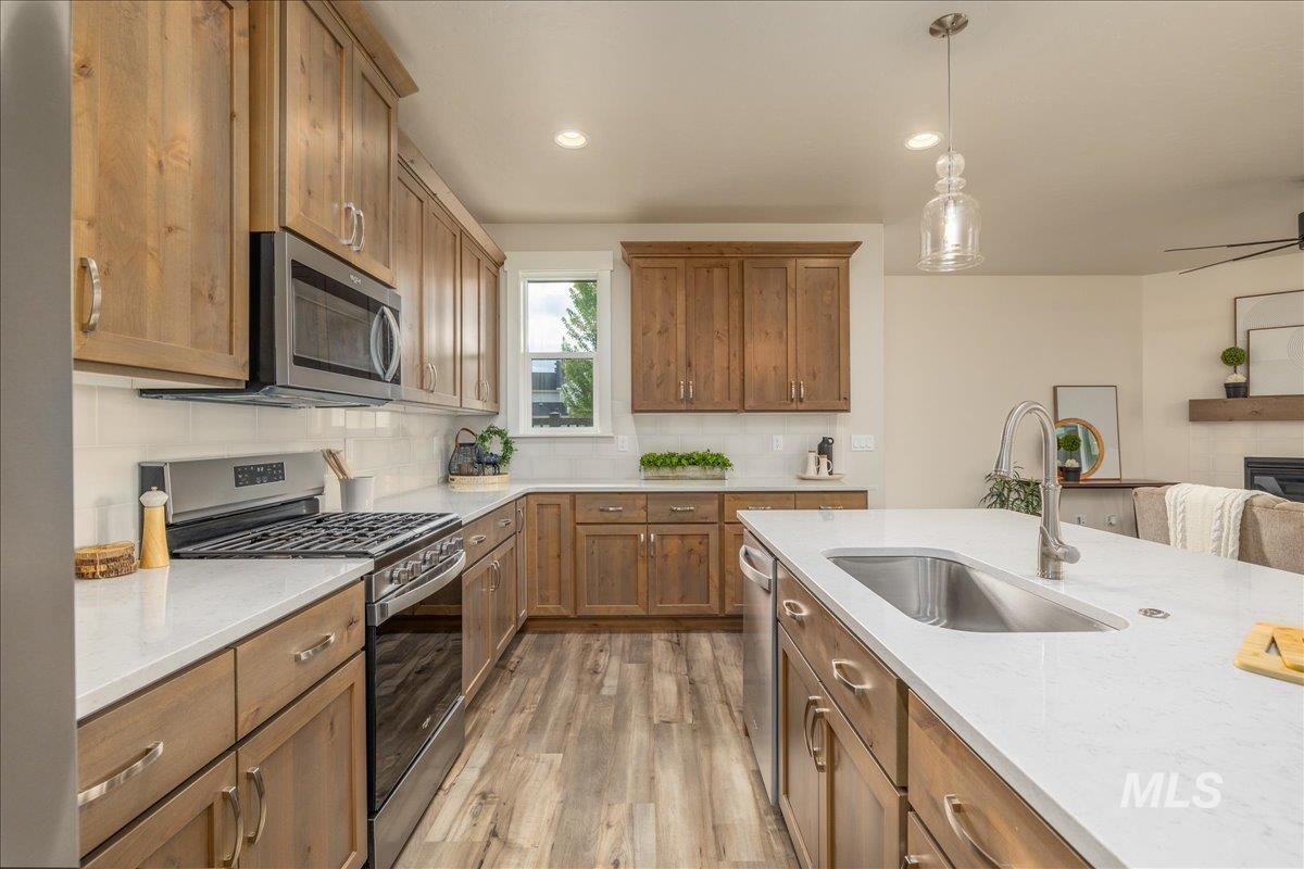 6253 S Hill Farm Way, Meridian, Idaho 83642, 3 Bedrooms, 2 Bathrooms, Residential For Sale, Price $525,000, 98993000