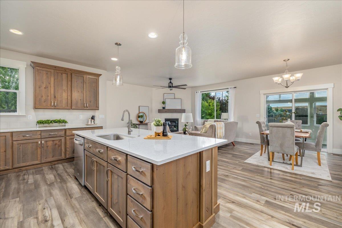 6253 S Hill Farm Way, Meridian, Idaho 83642, 3 Bedrooms, 2 Bathrooms, Residential For Sale, Price $525,000, 98993000