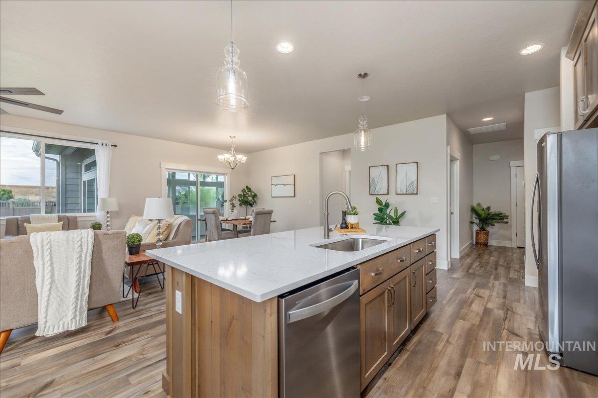 6253 S Hill Farm Way, Meridian, Idaho 83642, 3 Bedrooms, 2 Bathrooms, Residential For Sale, Price $525,000, 98993000