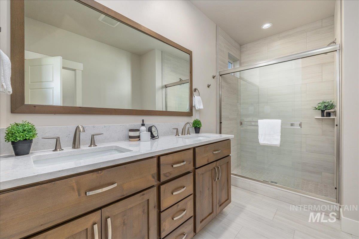 6253 S Hill Farm Way, Meridian, Idaho 83642, 3 Bedrooms, 2 Bathrooms, Residential For Sale, Price $525,000, 98993000