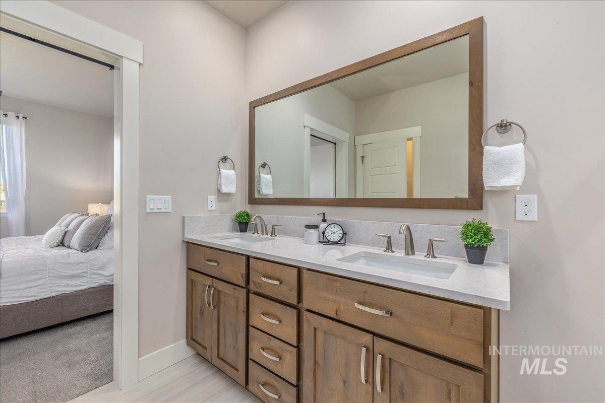 6253 S Hill Farm Way, Meridian, Idaho 83642, 3 Bedrooms, 2 Bathrooms, Residential For Sale, Price $525,000, 98993000
