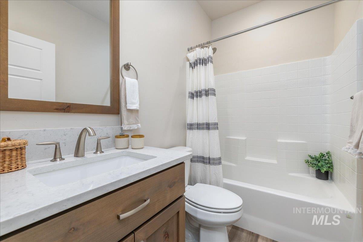 6253 S Hill Farm Way, Meridian, Idaho 83642, 3 Bedrooms, 2 Bathrooms, Residential For Sale, Price $525,000, 98993000