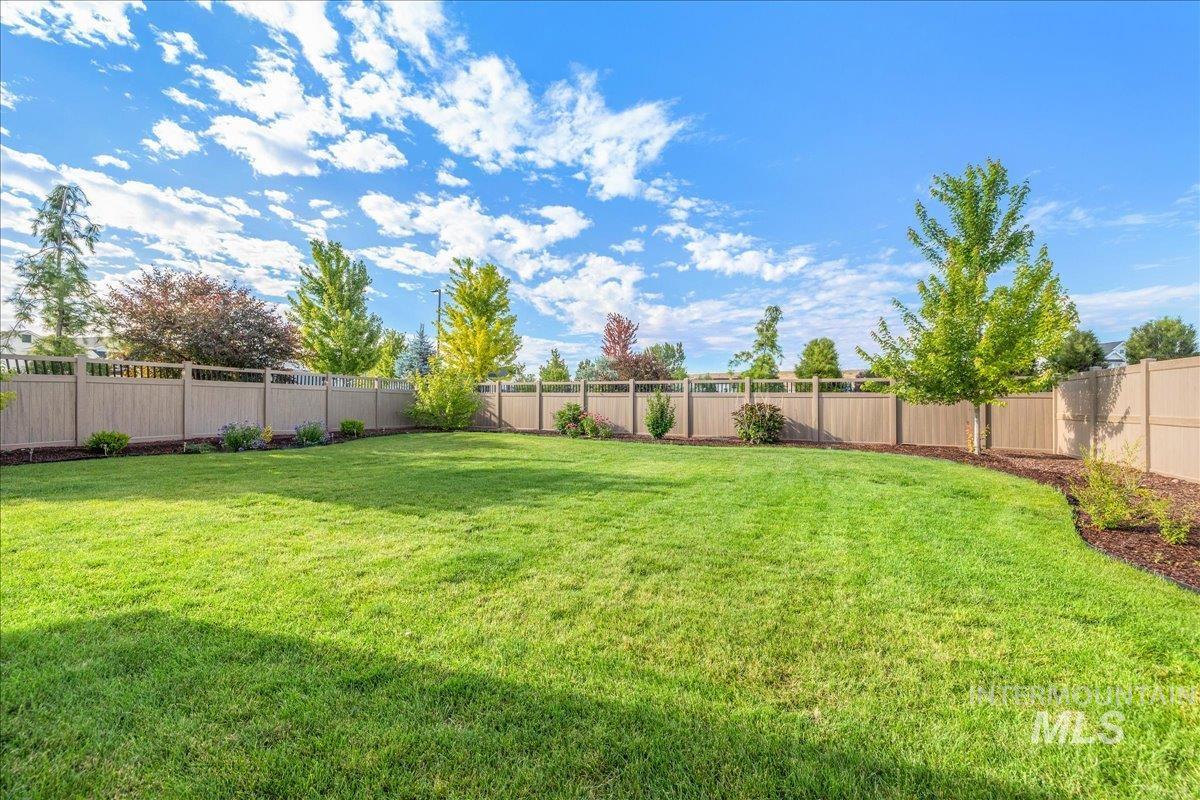 6253 S Hill Farm Way, Meridian, Idaho 83642, 3 Bedrooms, 2 Bathrooms, Residential For Sale, Price $525,000, 98993000
