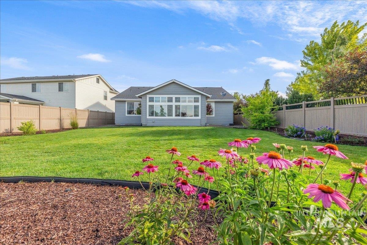 6253 S Hill Farm Way, Meridian, Idaho 83642, 3 Bedrooms, 2 Bathrooms, Residential For Sale, Price $525,000, 98993000