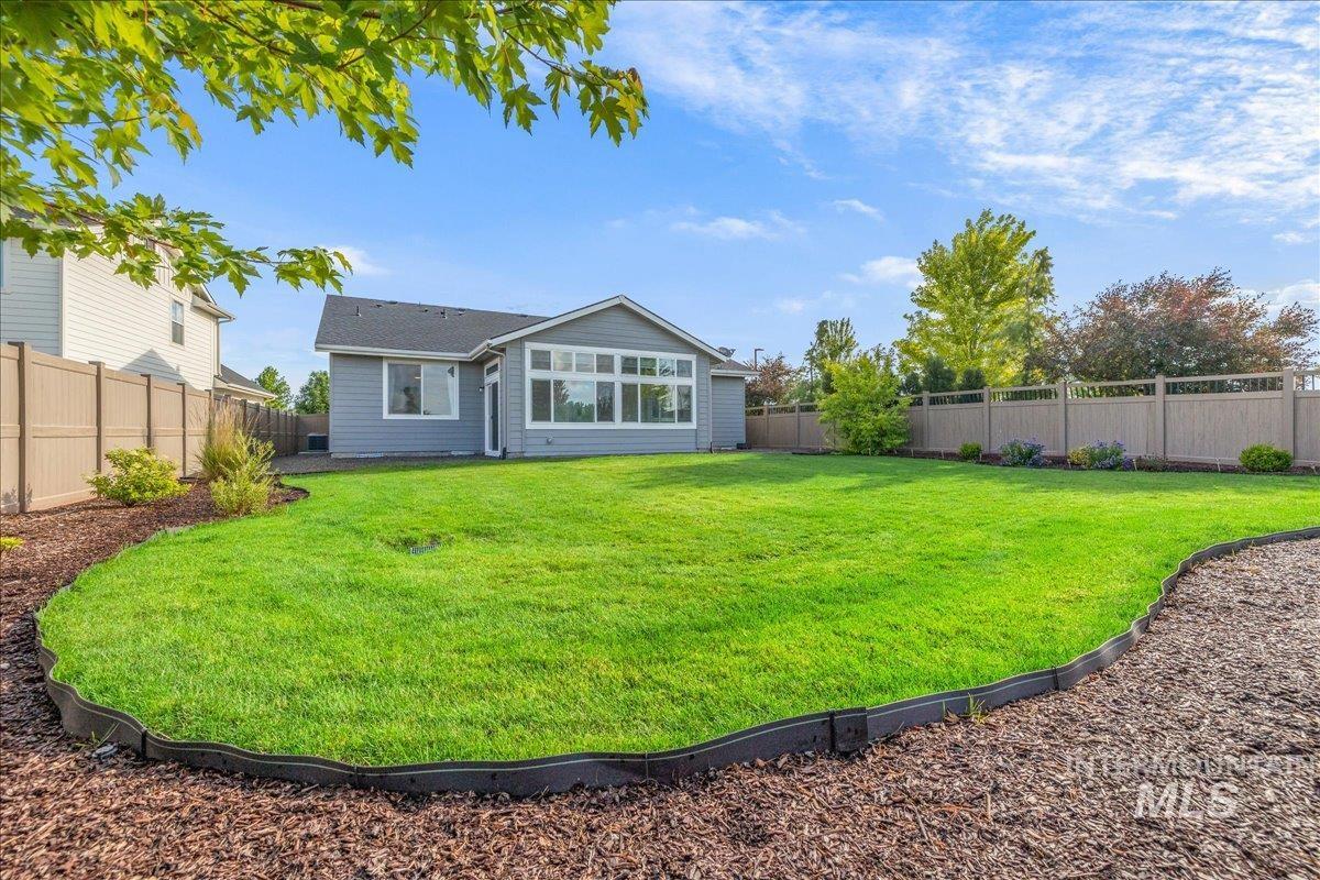 6253 S Hill Farm Way, Meridian, Idaho 83642, 3 Bedrooms, 2 Bathrooms, Residential For Sale, Price $525,000, 98993000